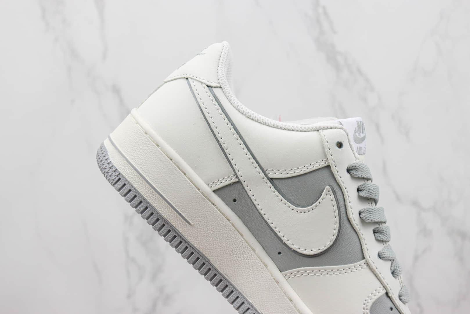 耐克Nike Air Force 1纯原版本空军一号白灰拼接板鞋 莆田复刻耐克 货号：AV0303-726