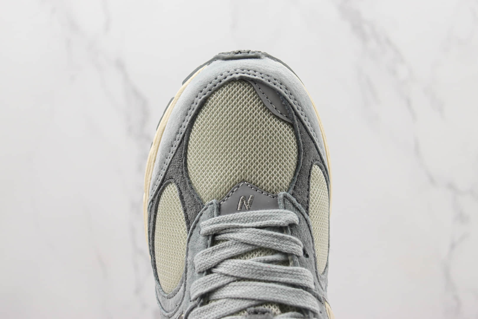新百伦New Balance 2002R纯原版本NB2002R浅米灰色复古跑鞋 莆田新百伦货源 货号：M2002RLN
