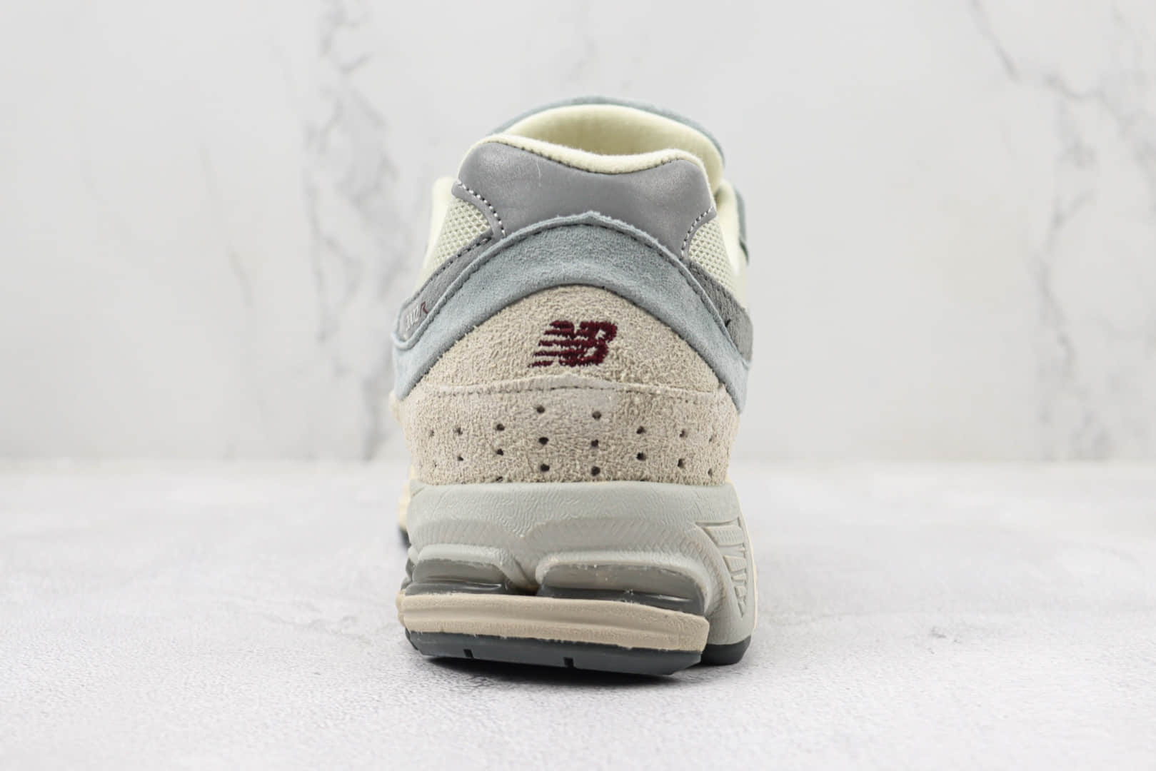 新百伦New Balance 2002R纯原版本NB2002R浅米灰色复古跑鞋 莆田新百伦货源 货号：M2002RLN
