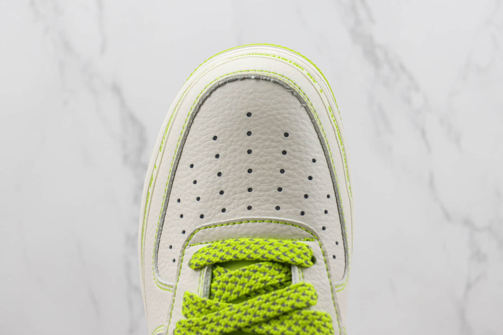 耐克Nike Air Force 1'07 Low纯原版本空军一号白绿字母印花满天星板鞋 莆田天花板AF1系列 货号：LJ2322-568