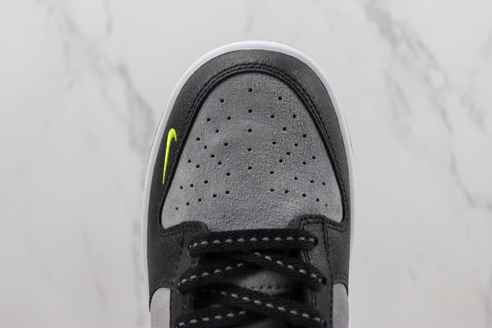 耐克Nike SB Dunk Low纯原版本低帮SB Dunk黑灰小绿勾板鞋 莆田天花板Dunk系列 货号：FQ2205-001
