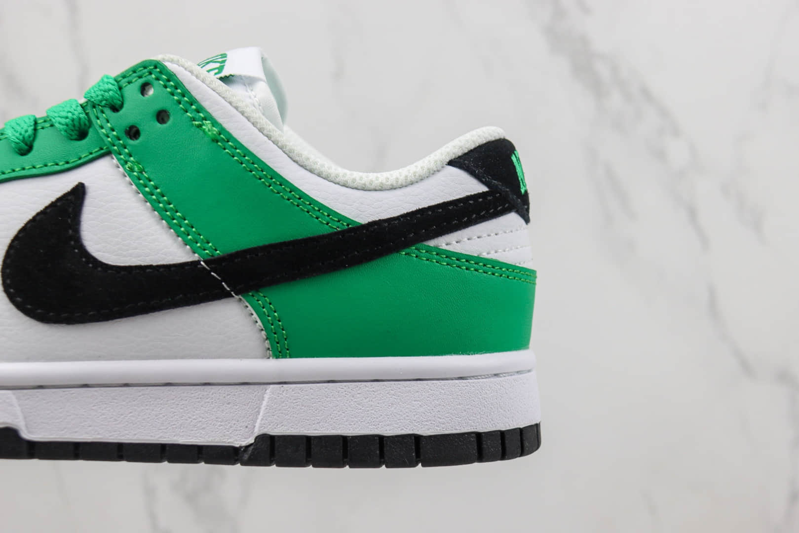 耐克Nike SB Dunk Low纯原版本低帮SB Dunk白绿黑勾板鞋 莆田天花板Dunk系列 货号：FN3612-300