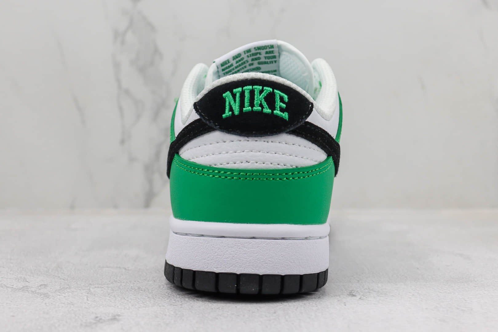 耐克Nike SB Dunk Low纯原版本低帮SB Dunk白绿黑勾板鞋 莆田天花板Dunk系列 货号：FN3612-300