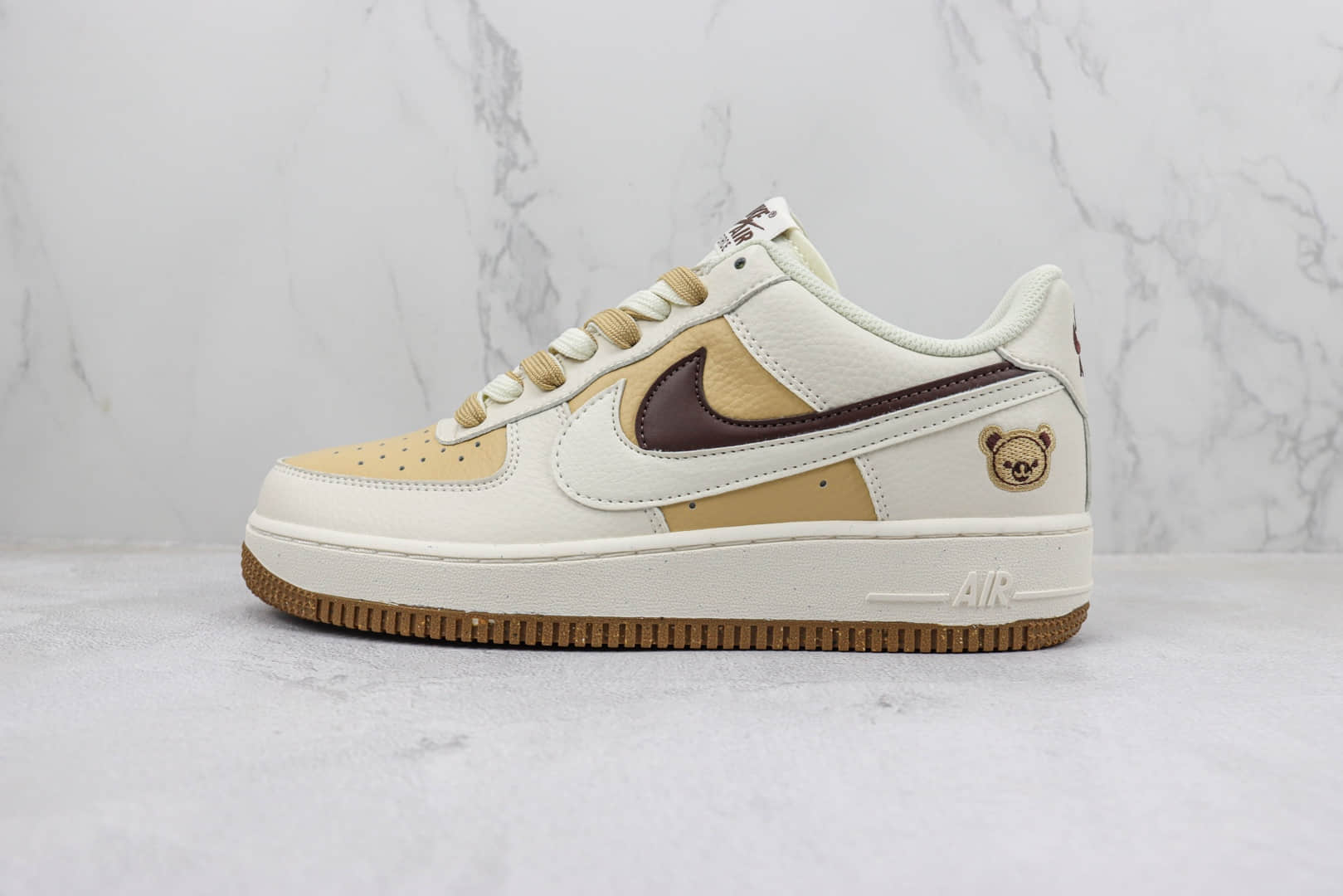 耐克Nike Air Force 1 '07 Low纯原版本空军一号白黄小熊印花板鞋 莆田天花板AF1系列 货号：CC2569-011