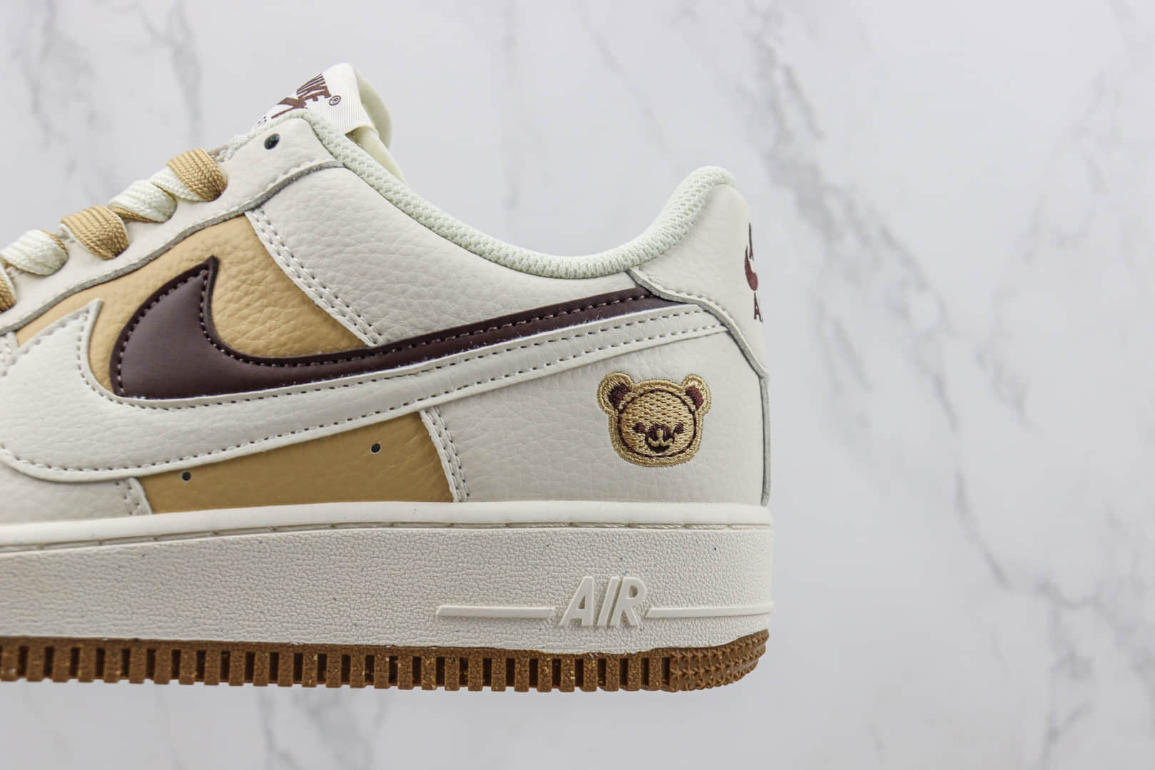 耐克Nike Air Force 1 '07 Low纯原版本空军一号白黄小熊印花板鞋 莆田天花板AF1系列 货号：CC2569-011