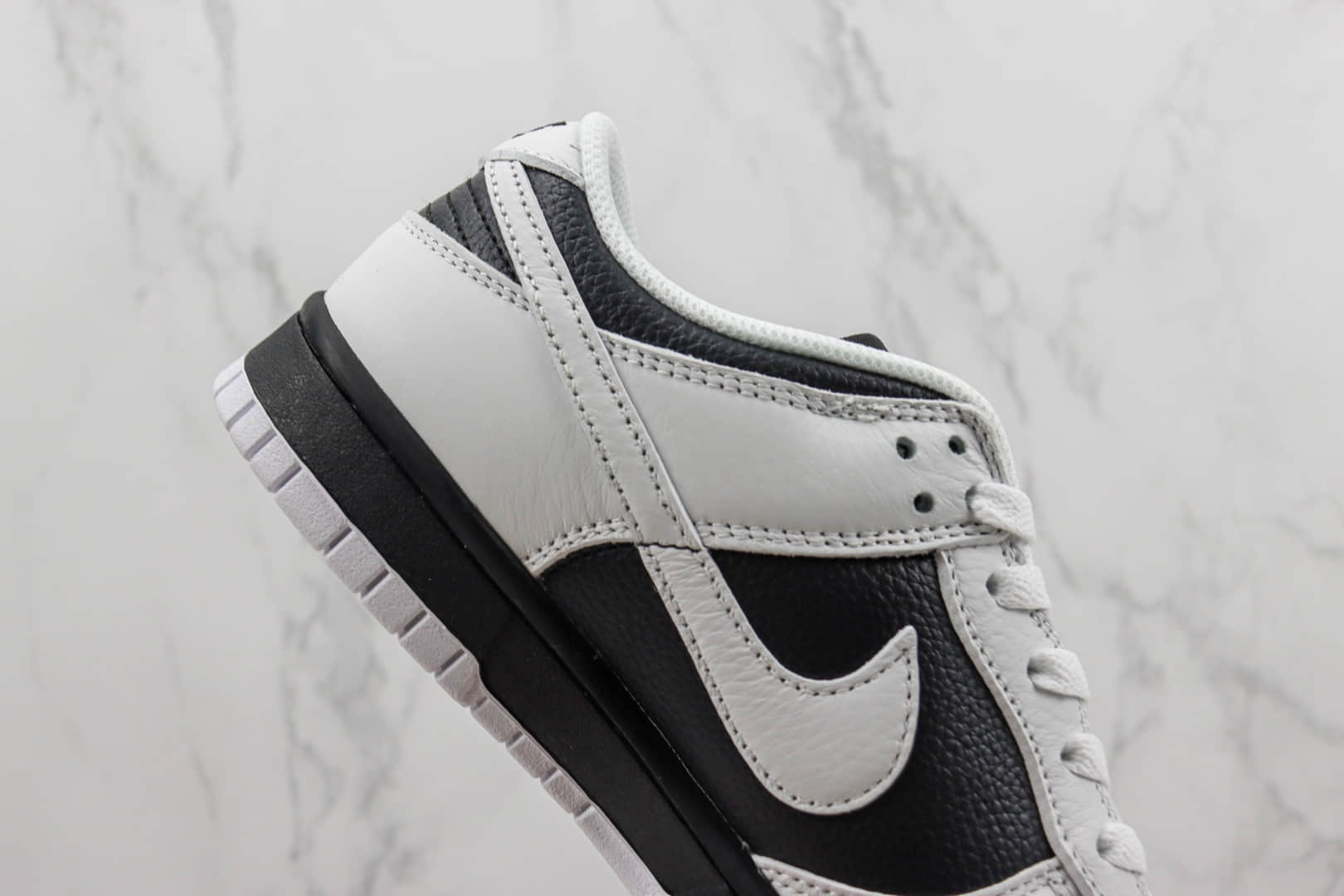 耐克Nike Dunk Low “Reverse Panda”纯原版本低帮Dunk白黑反转熊猫板鞋 莆田天花板Dunk系列 货号：FD9064-011