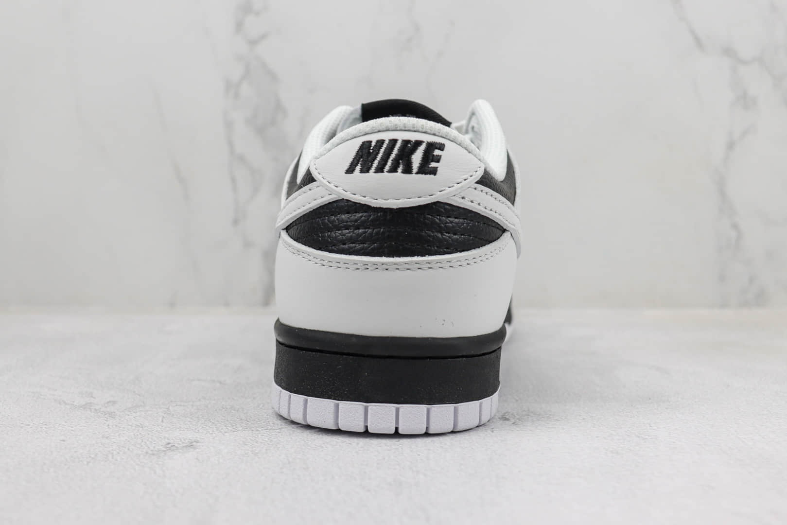 耐克Nike Dunk Low “Reverse Panda”纯原版本低帮Dunk白黑反转熊猫板鞋 莆田天花板Dunk系列 货号：FD9064-011