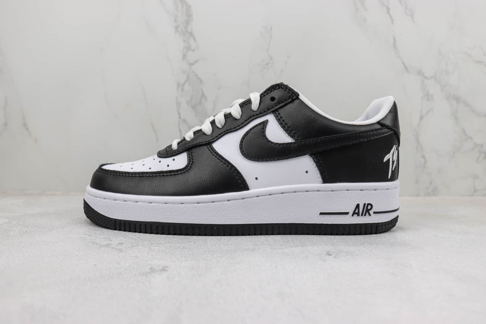 耐克Nike Air Force 1 '07 Low纯原版本低帮空军一号黑白TS刺绣板鞋 莆田耐克货源 货号：FJ5756-100