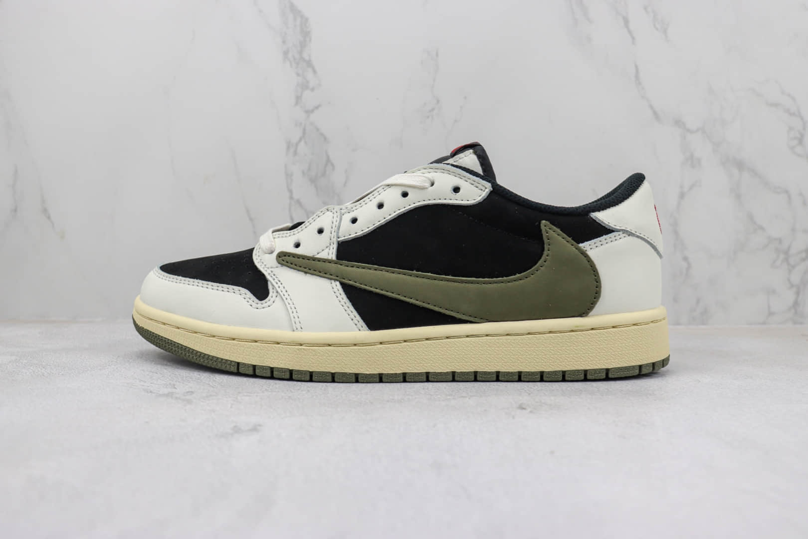 乔丹Travis Scott x Air Jordan 1 Low OG “Olive”纯原版本TS联名AJ1低帮倒钩橄榄绿板鞋 莆田天花板AJ1系列 货号：DZ4137-106