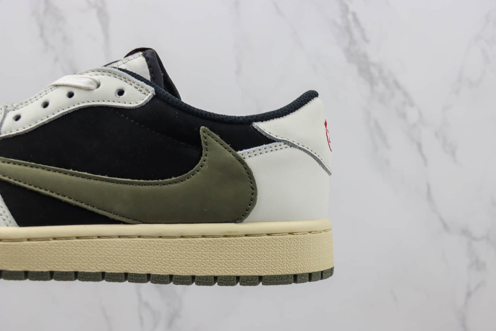 乔丹Travis Scott x Air Jordan 1 Low OG “Olive”纯原版本TS联名AJ1低帮倒钩橄榄绿板鞋 莆田天花板AJ1系列 货号：DZ4137-106