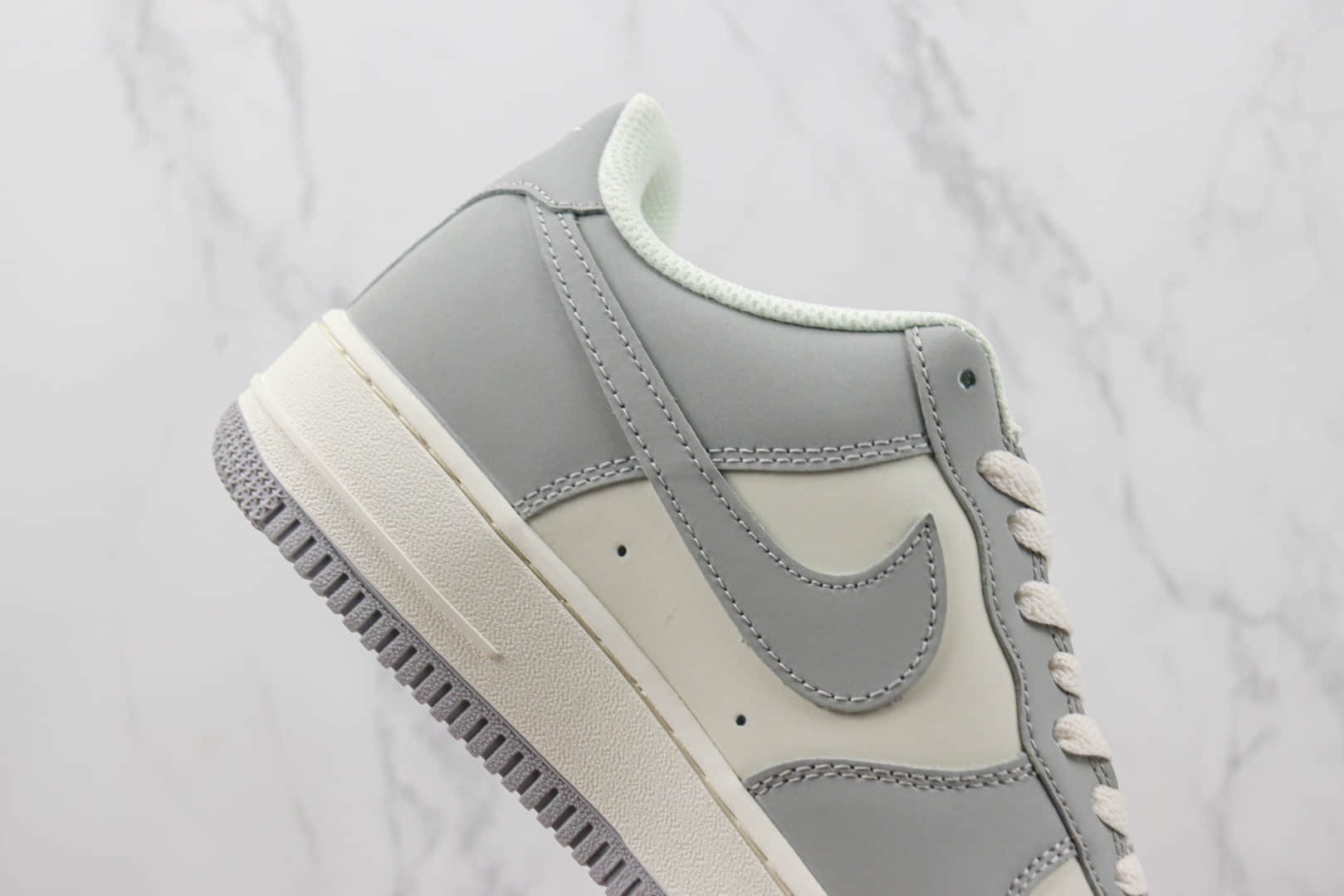 耐克Nike Air Force 1 '07 Low纯原版本低帮空军一号白灰色板鞋 莆田天花板AF1系列 货号：BS9055-611