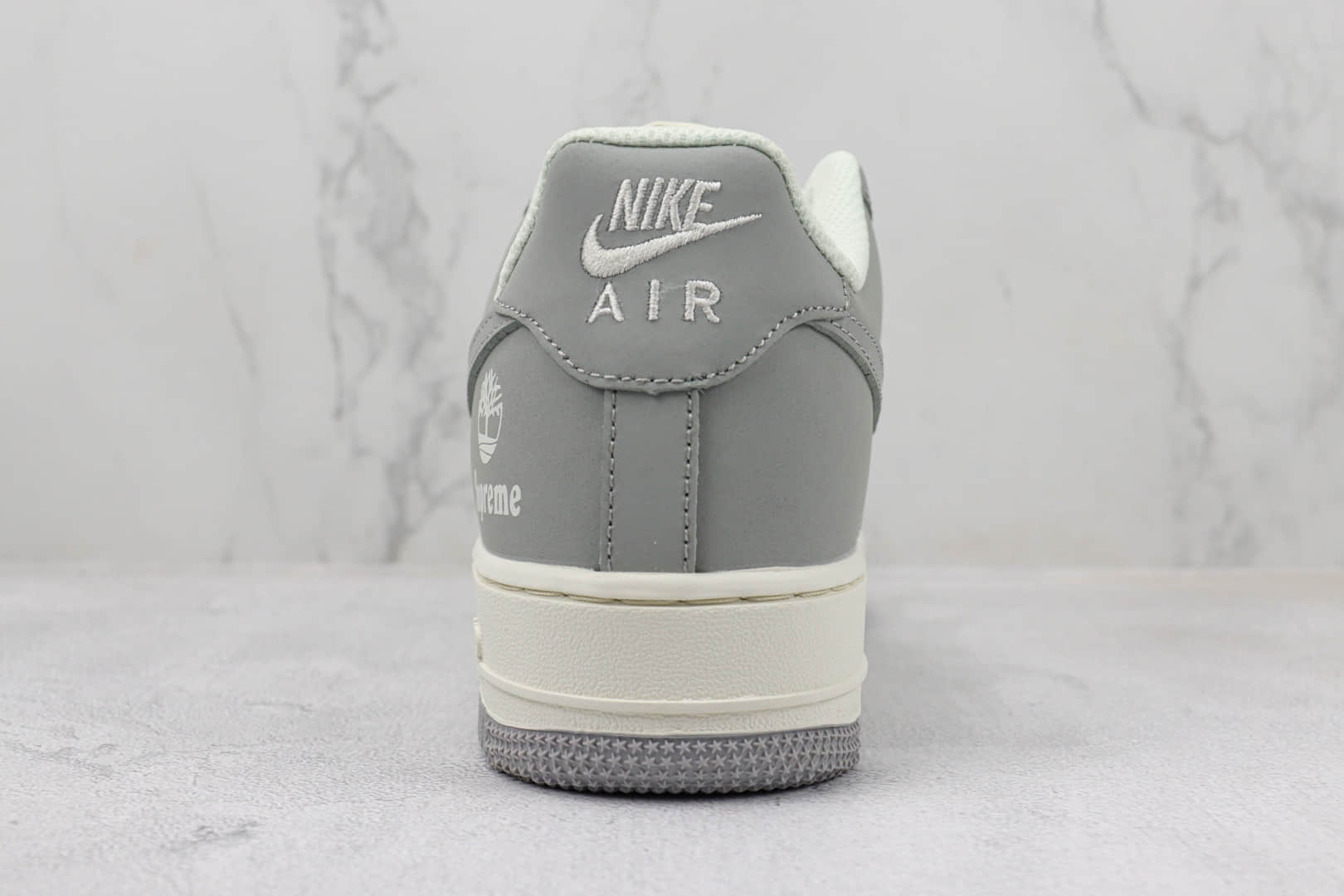 耐克Nike Air Force 1 '07 Low纯原版本低帮空军一号白灰色板鞋 莆田天花板AF1系列 货号：BS9055-611