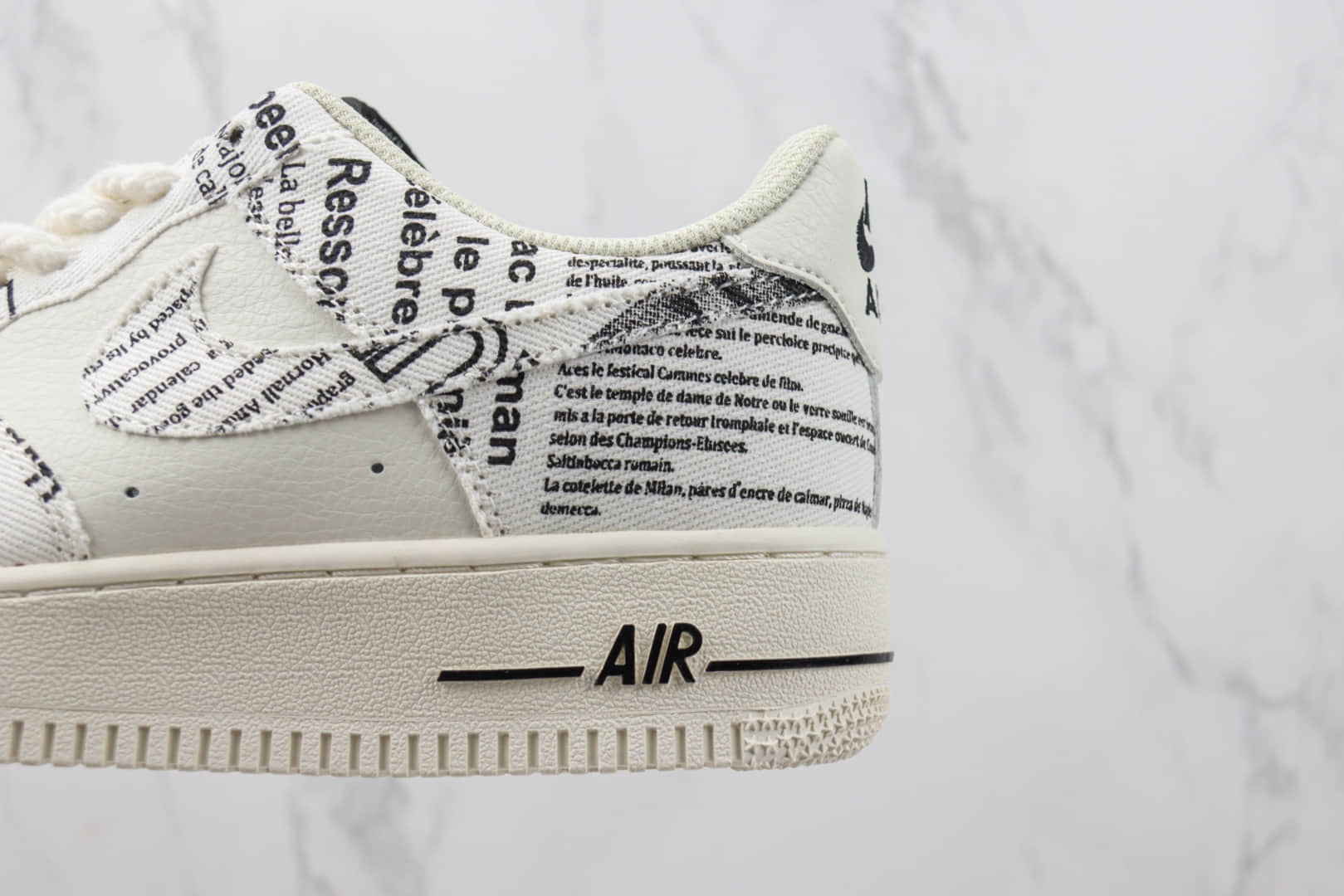 耐克Nike Air Force 1 Low纯原版本低帮空军一号报纸英文印花板鞋 莆田耐克工厂 货号：FB0607-033