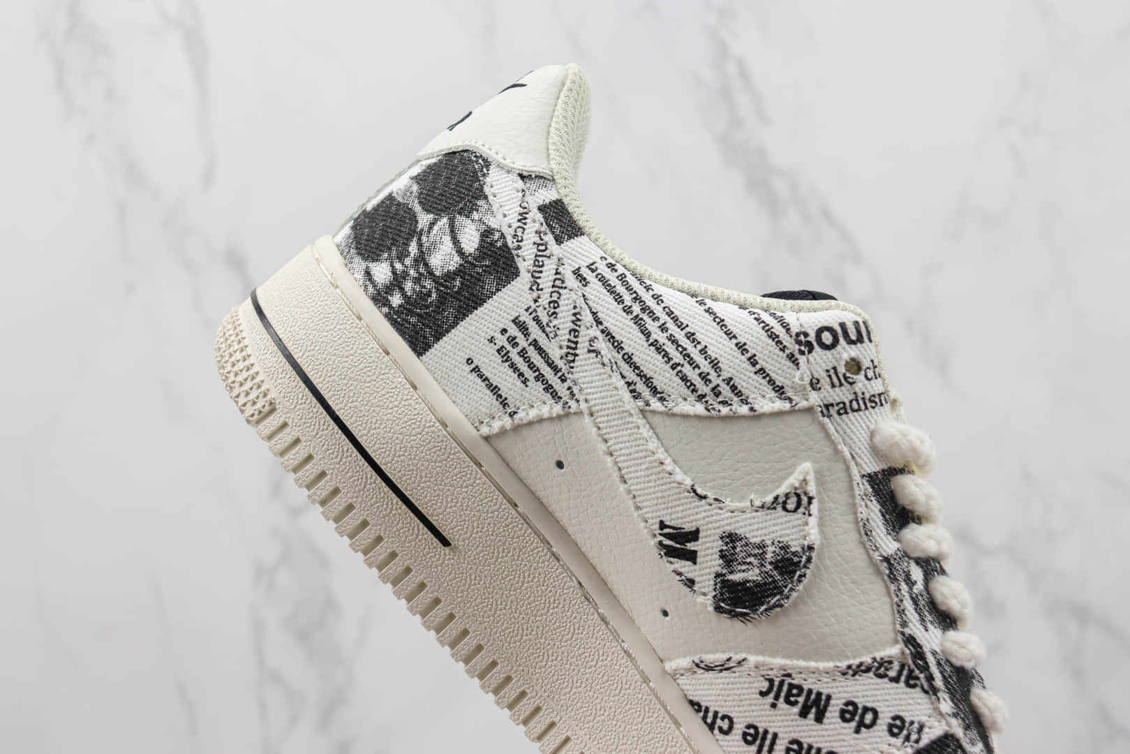 耐克Nike Air Force 1 Low纯原版本低帮空军一号报纸英文印花板鞋 莆田耐克工厂 货号：FB0607-033