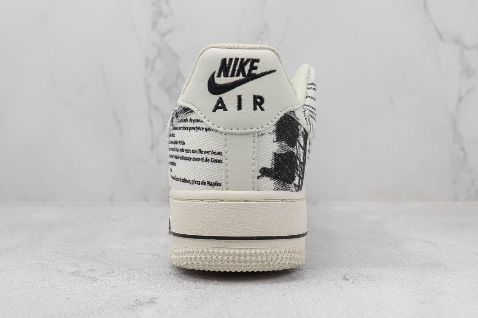 耐克Nike Air Force 1 Low纯原版本低帮空军一号报纸英文印花板鞋 莆田耐克工厂 货号：FB0607-033