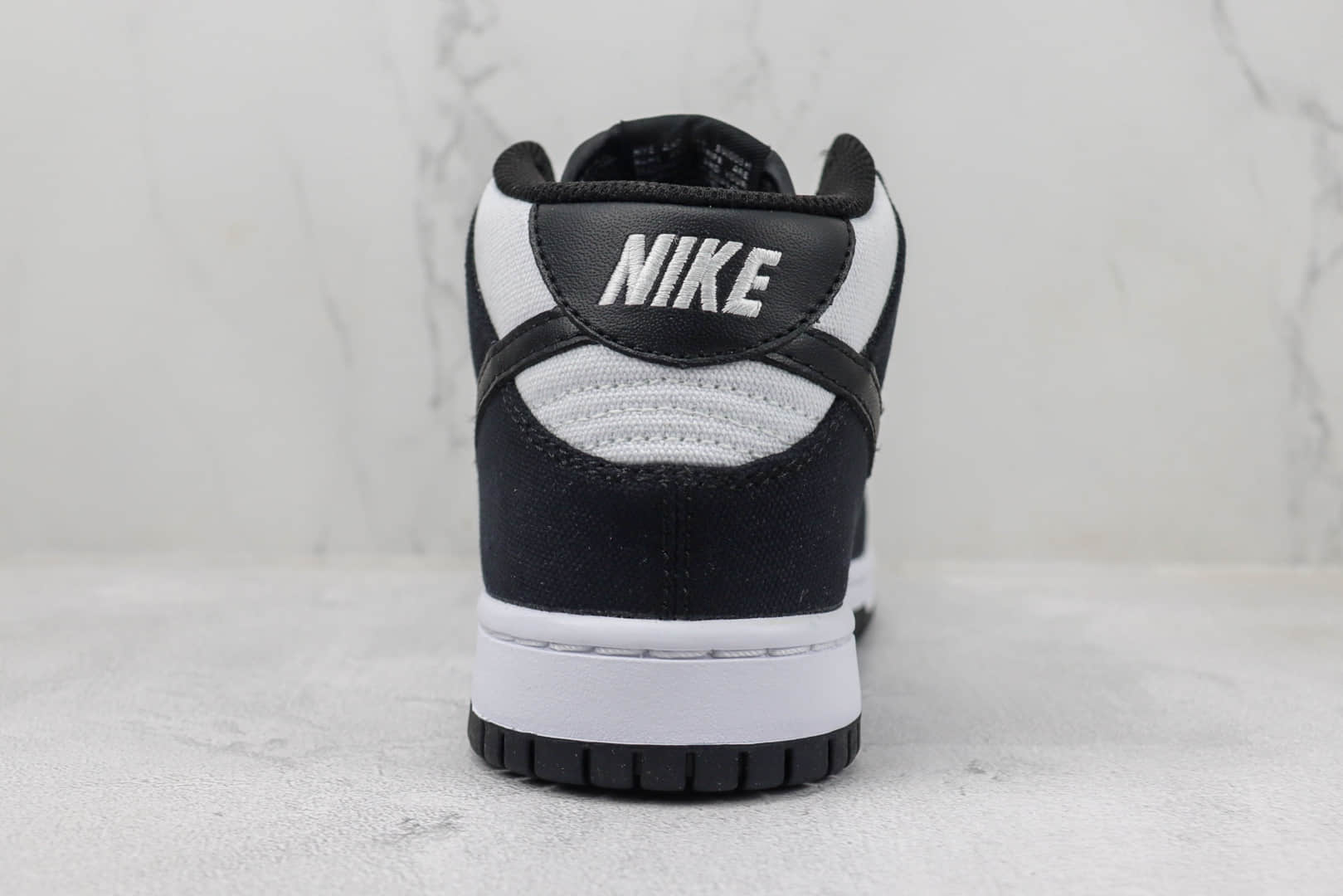 耐克Nike SB Dunk High纯原版本高帮SB Dunk黑白熊猫帆布板鞋 莆田天花板Dunk系列 货号：DV0830-102