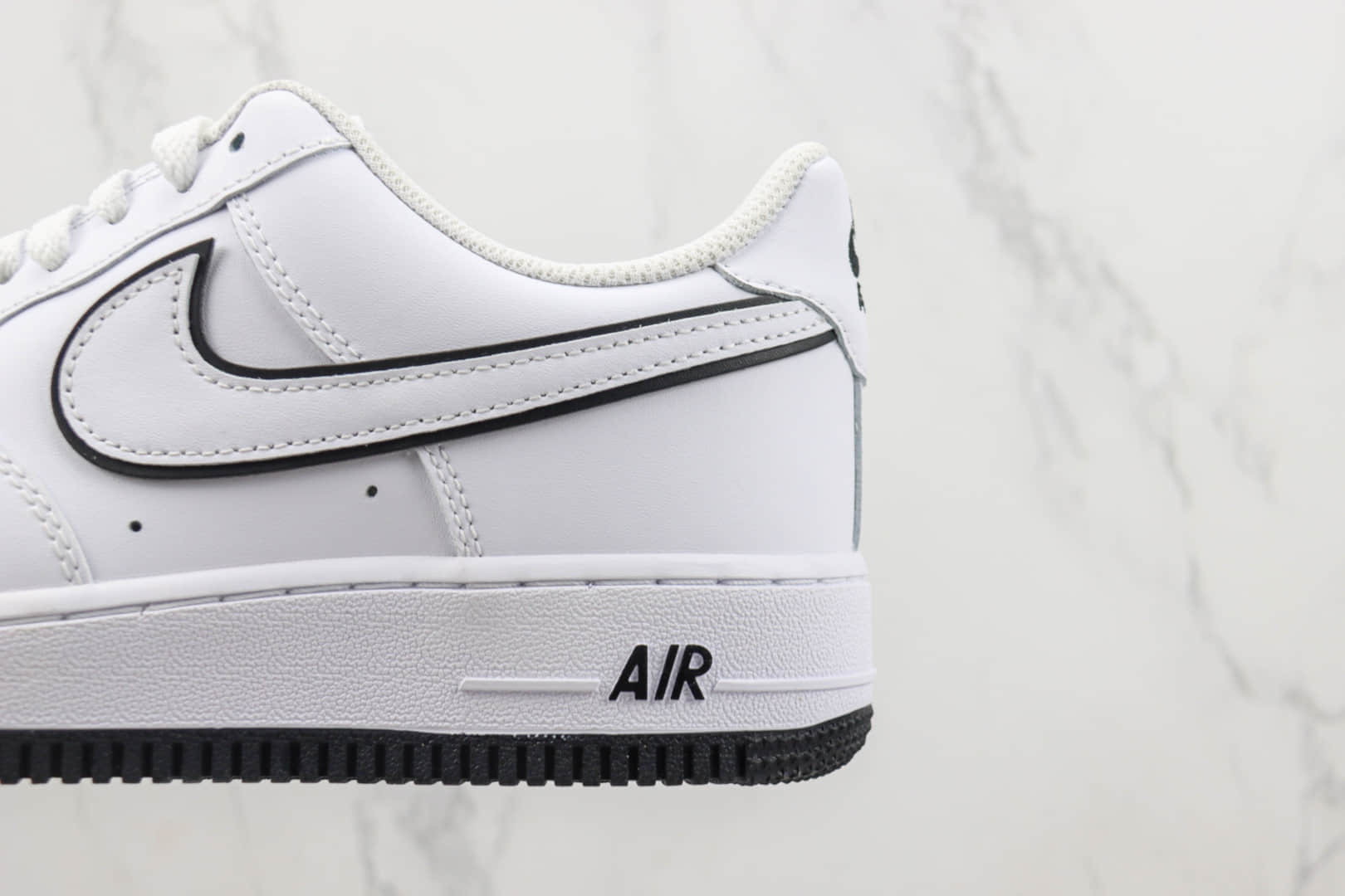 耐克Nike Air Force 1'07 Low纯原版本低帮空军一号AF1白黑板鞋 莆田天花板AF1系列 货号：DV0788-103