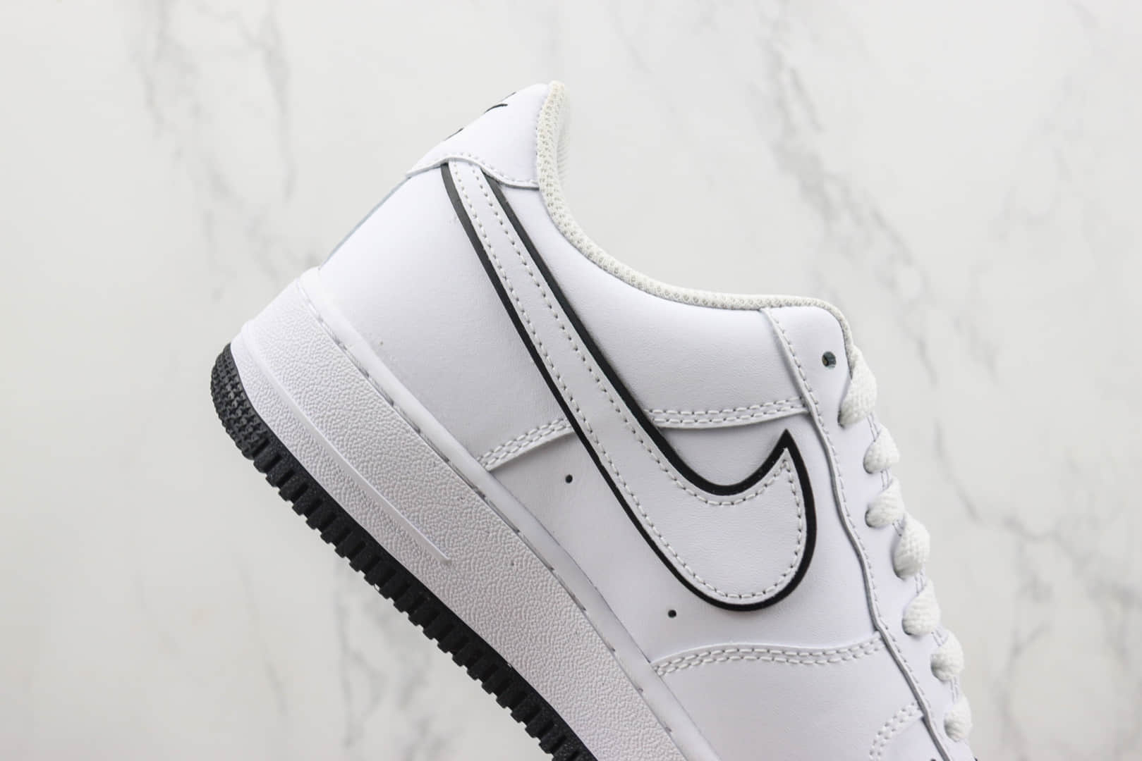 耐克Nike Air Force 1'07 Low纯原版本低帮空军一号AF1白黑板鞋 莆田天花板AF1系列 货号：DV0788-103