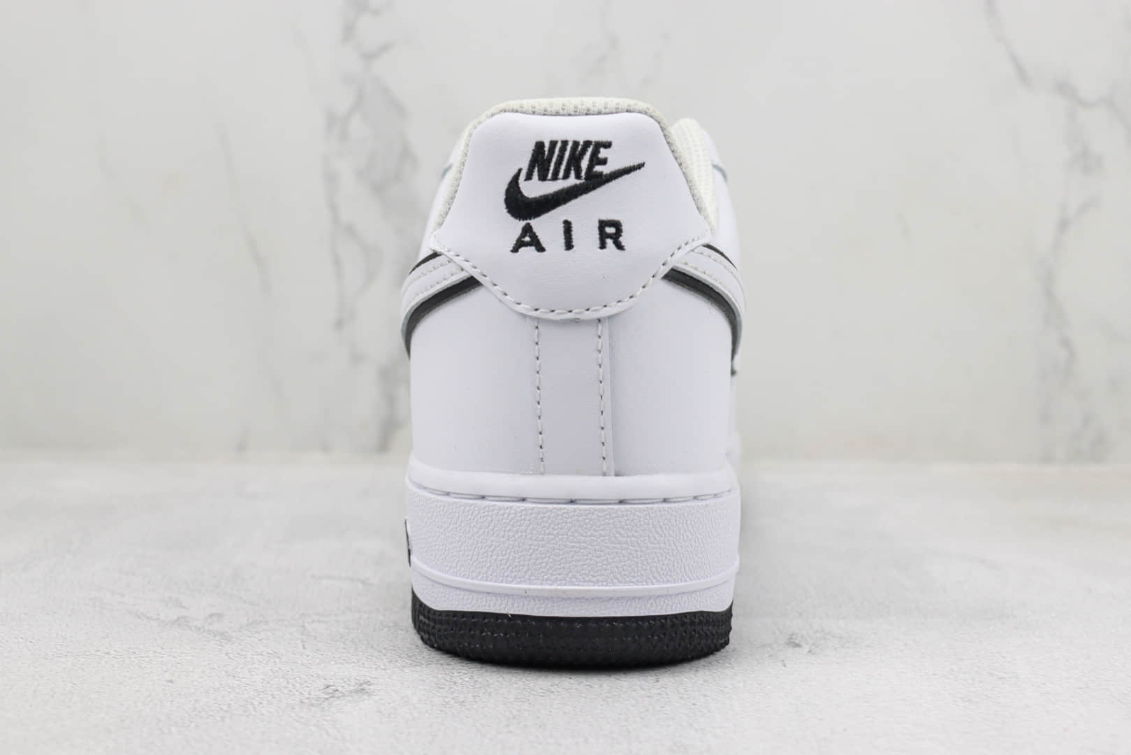 耐克Nike Air Force 1'07 Low纯原版本低帮空军一号AF1白黑板鞋 莆田天花板AF1系列 货号：DV0788-103