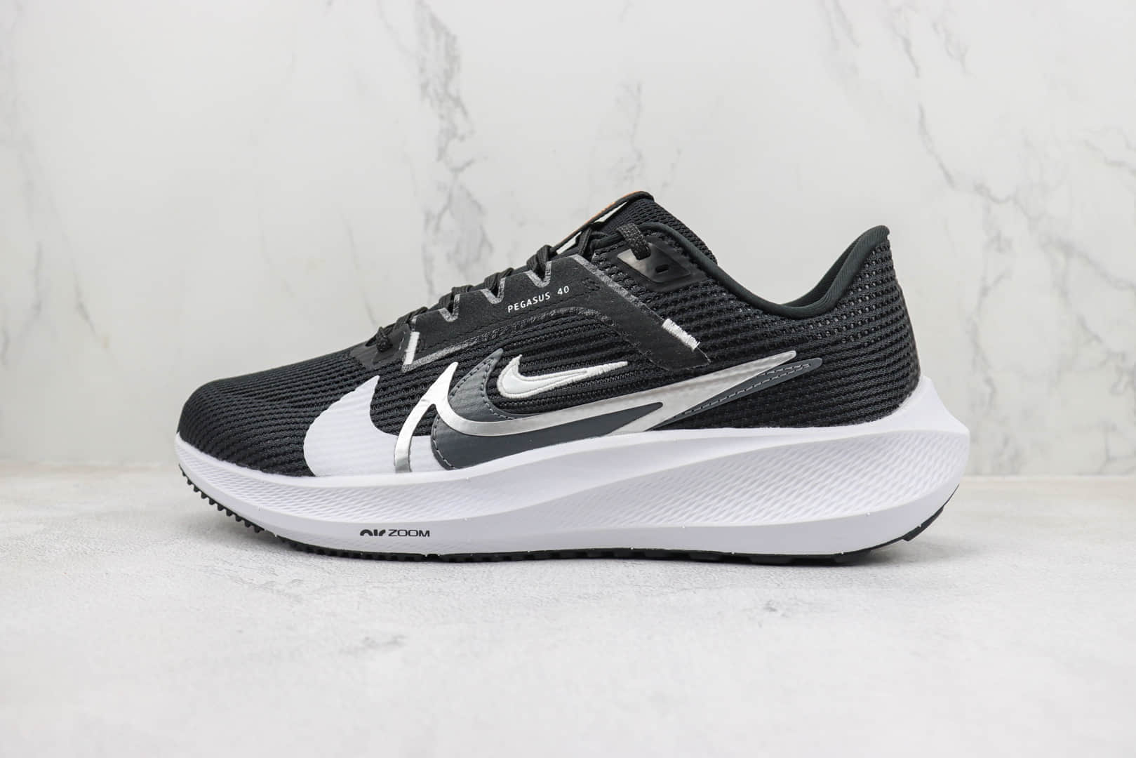 耐克Nike Air Zoom Pegasus 40纯原版本飞马40代黑白色跑鞋 莆田耐克工厂 货号：FB7179-001