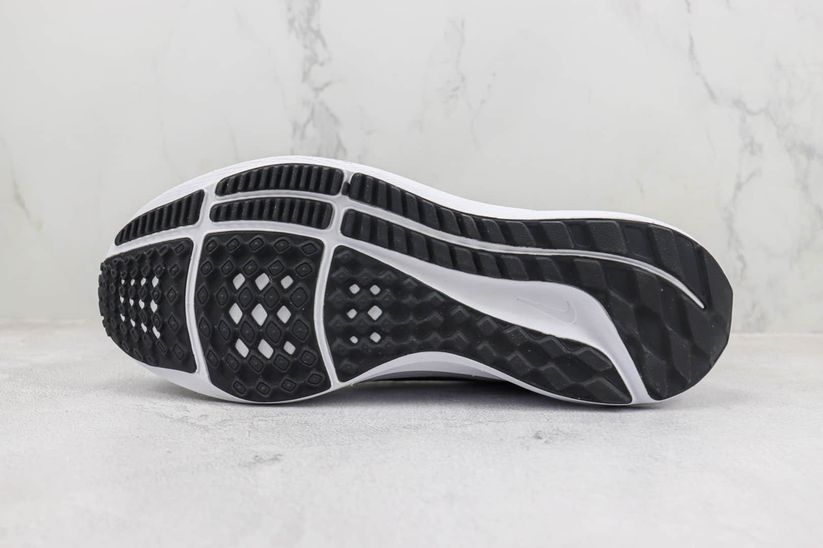 耐克Nike Air Zoom Pegasus 40纯原版本飞马40代黑白色跑鞋 莆田耐克工厂 货号：FB7179-001