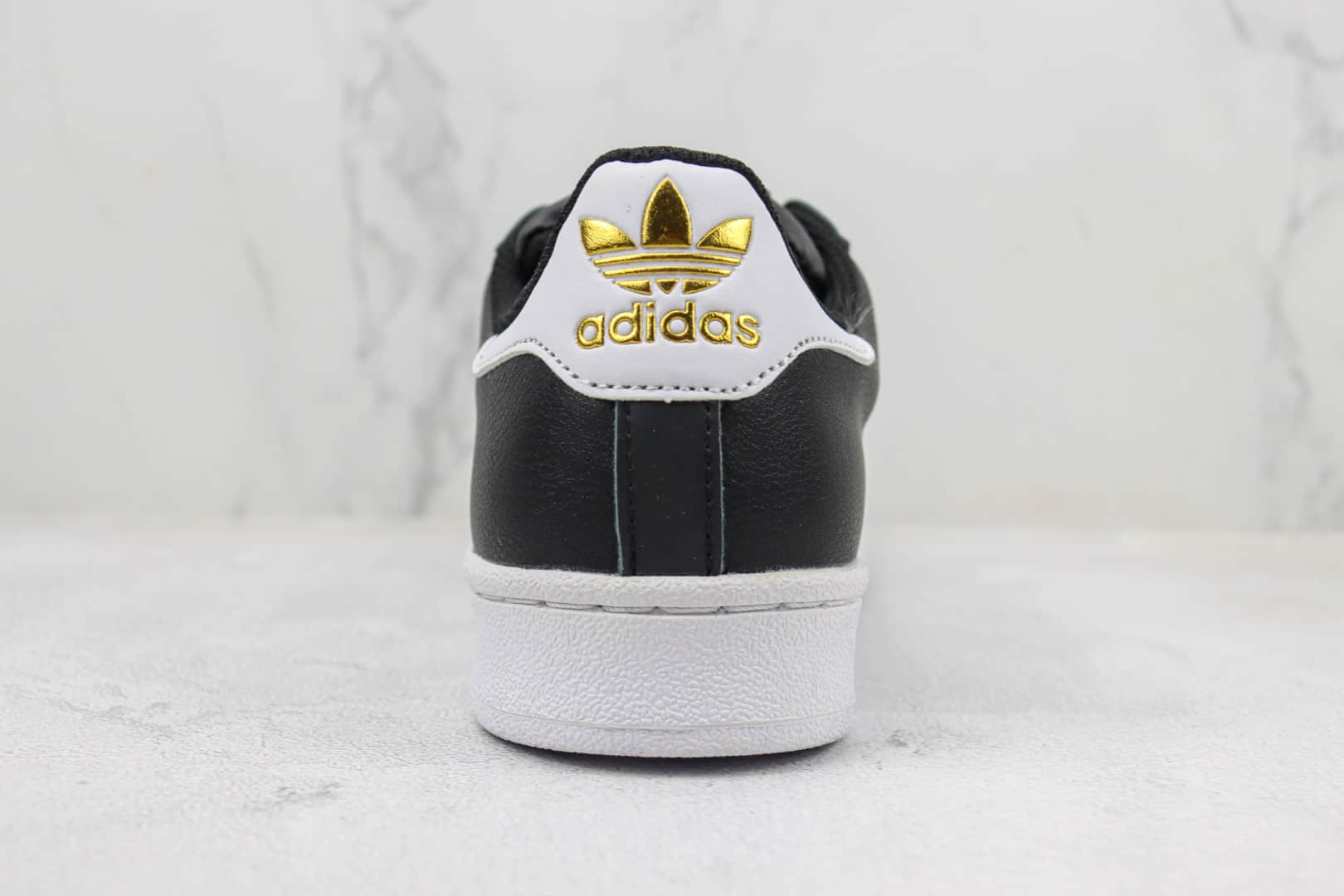 阿迪达斯adidas Originals Superstar Bold纯原版本三叶草贝壳头黑白金板鞋 莆田阿迪达斯货源 货号：FV3335