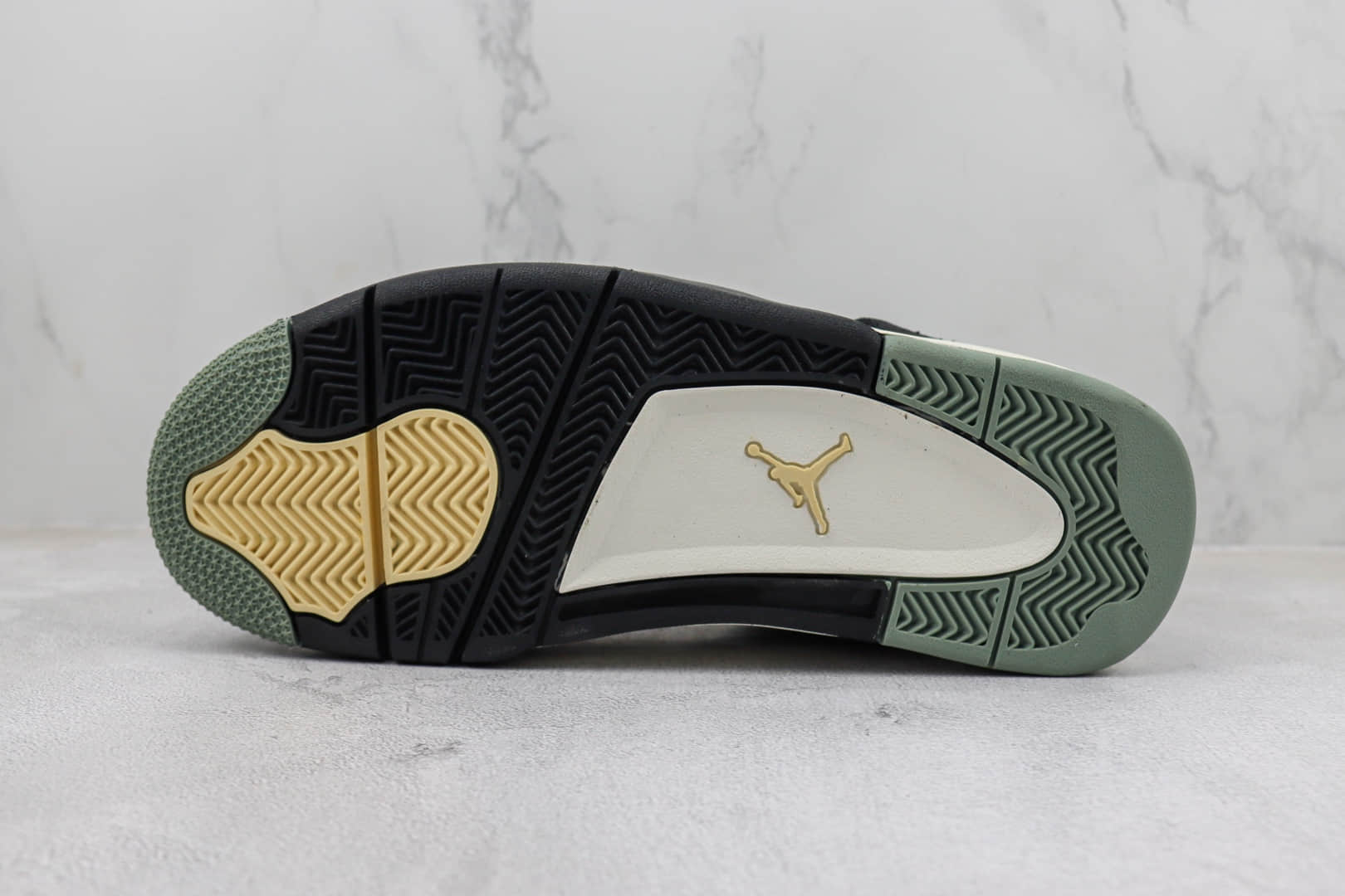 乔丹Air Jordan 4 Retro“Olive Canvas”纯原版本AJ4橄榄绿实战篮球鞋 莆田AJ货源 货号：FB9927-200