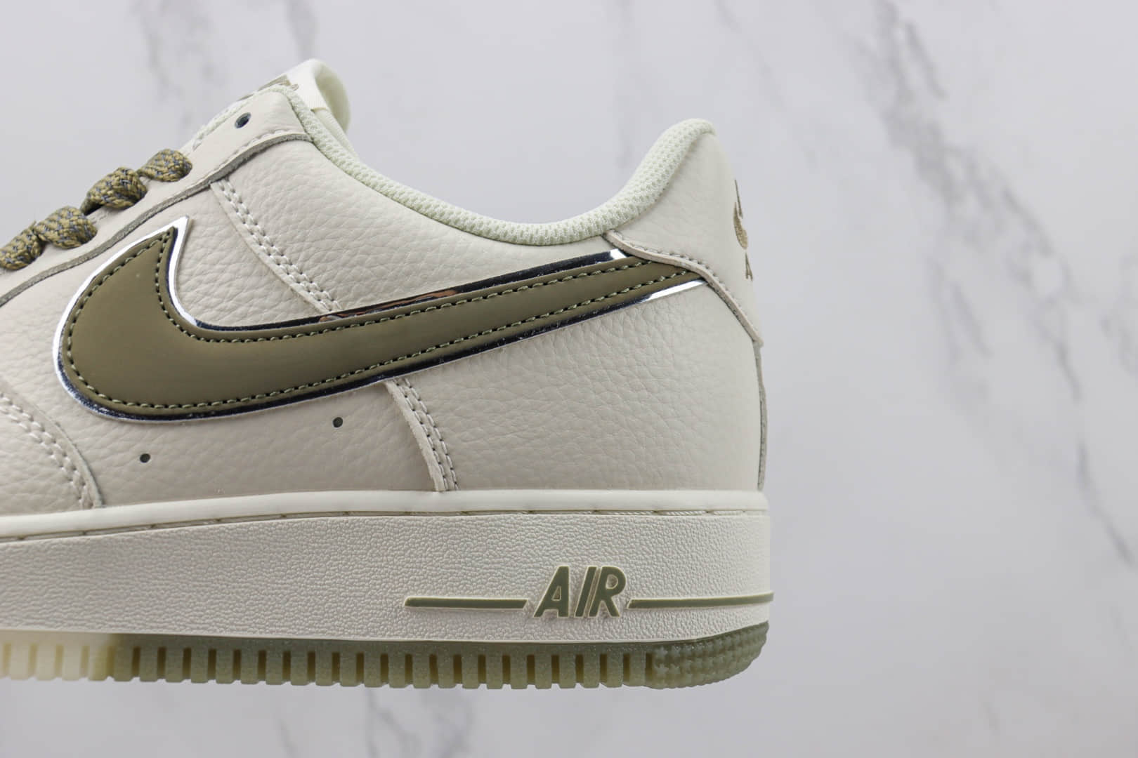 耐克Nike Air Force 1 Low纯原版本空军一号低帮AF1米白橄榄绿双钩板鞋 莆田耐克代理 货号：JJ0253-006