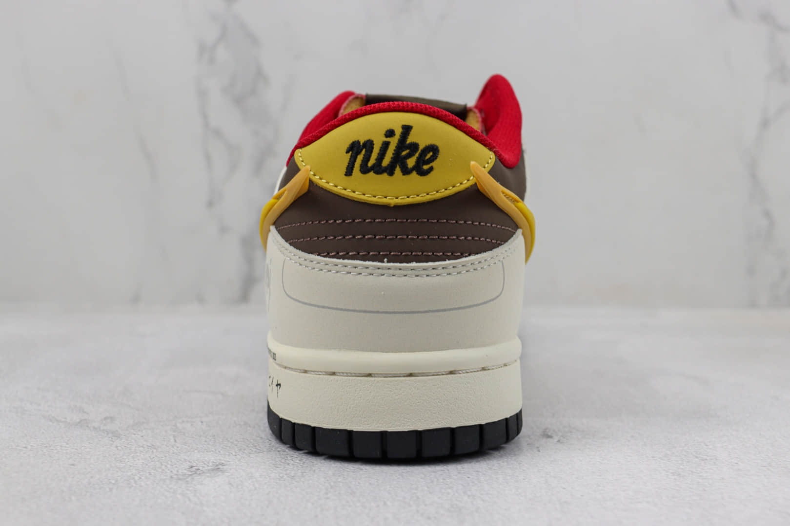 耐克Nike SB Dunk Low纯原版本低帮SB Dunk圣斗士星矢印花圣衣板鞋 莆田耐克货源 货号：ZD2356-157