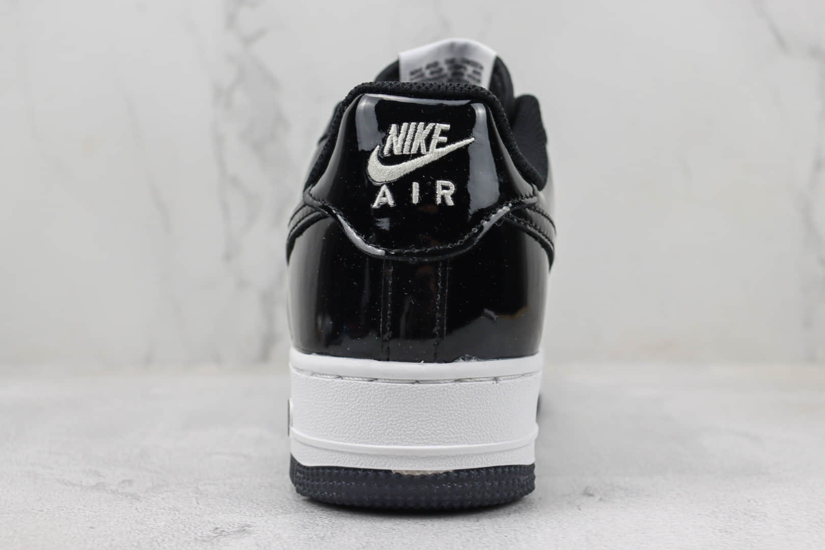 耐克Nike Air Force 1 Low纯原版本空军一号低帮AF1黑白漆皮 莆田耐克货源 货号：HP3658-588