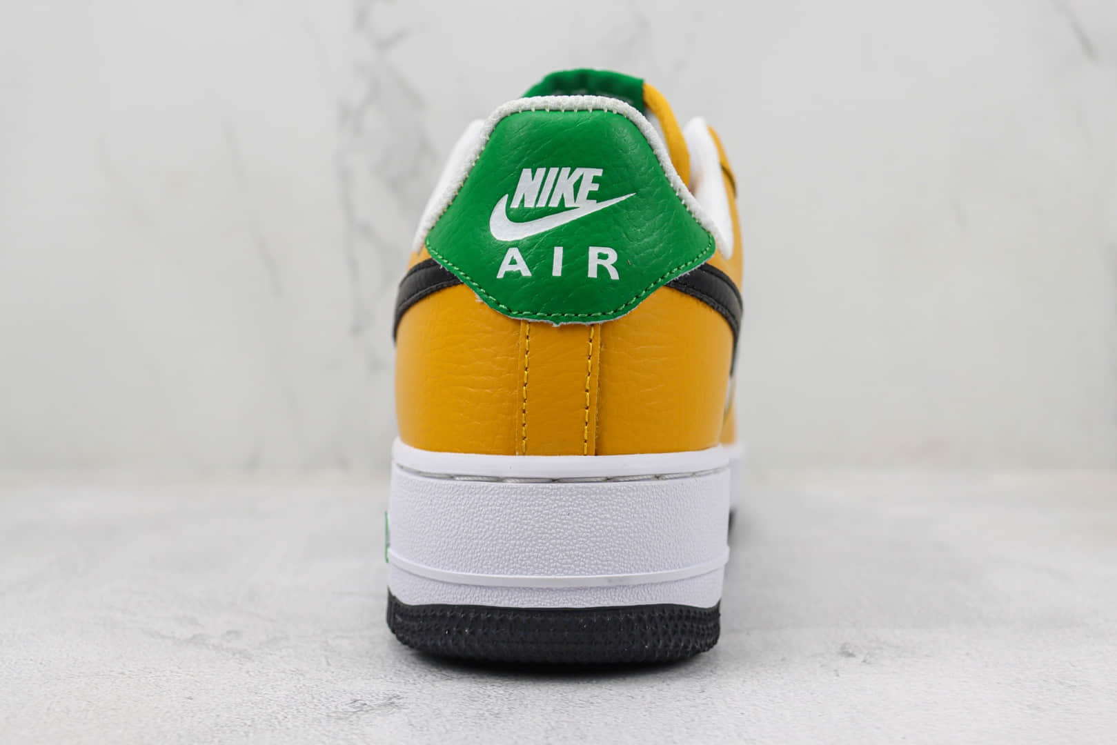 耐克Nike Air Force 1 Low纯原版本空军一号低帮AF1白黄黑勾板鞋 莆田耐克工厂 货号：FN8008-700