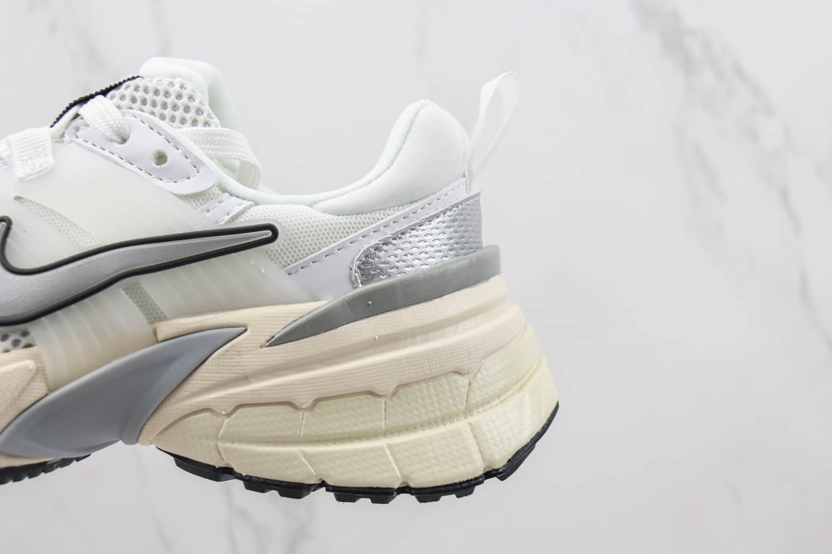 耐克Nike V2K Run Runtekk纯原版本V2K白色复古老爹鞋 莆田耐克工厂 货号：FD0736-107