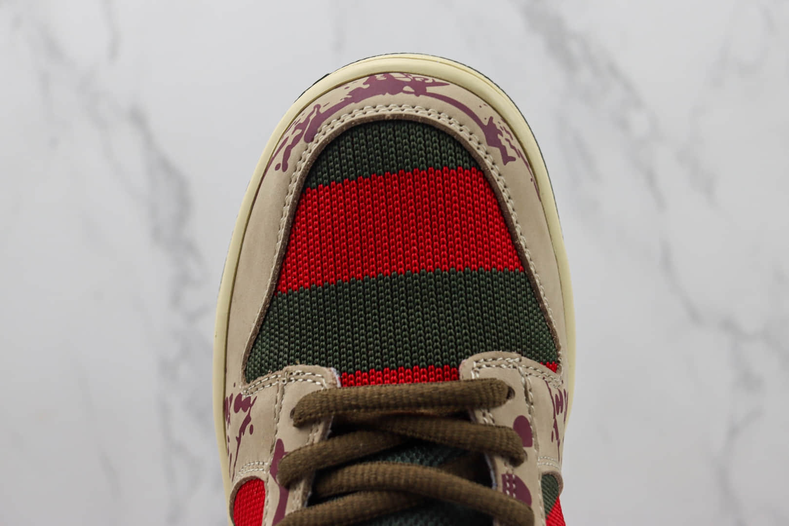 耐克Nike Dunk SB Low“Freddy Krueger”纯原版本低帮SB Dunk猛鬼街灰红板鞋 莆田耐克货源 货号：313170-202