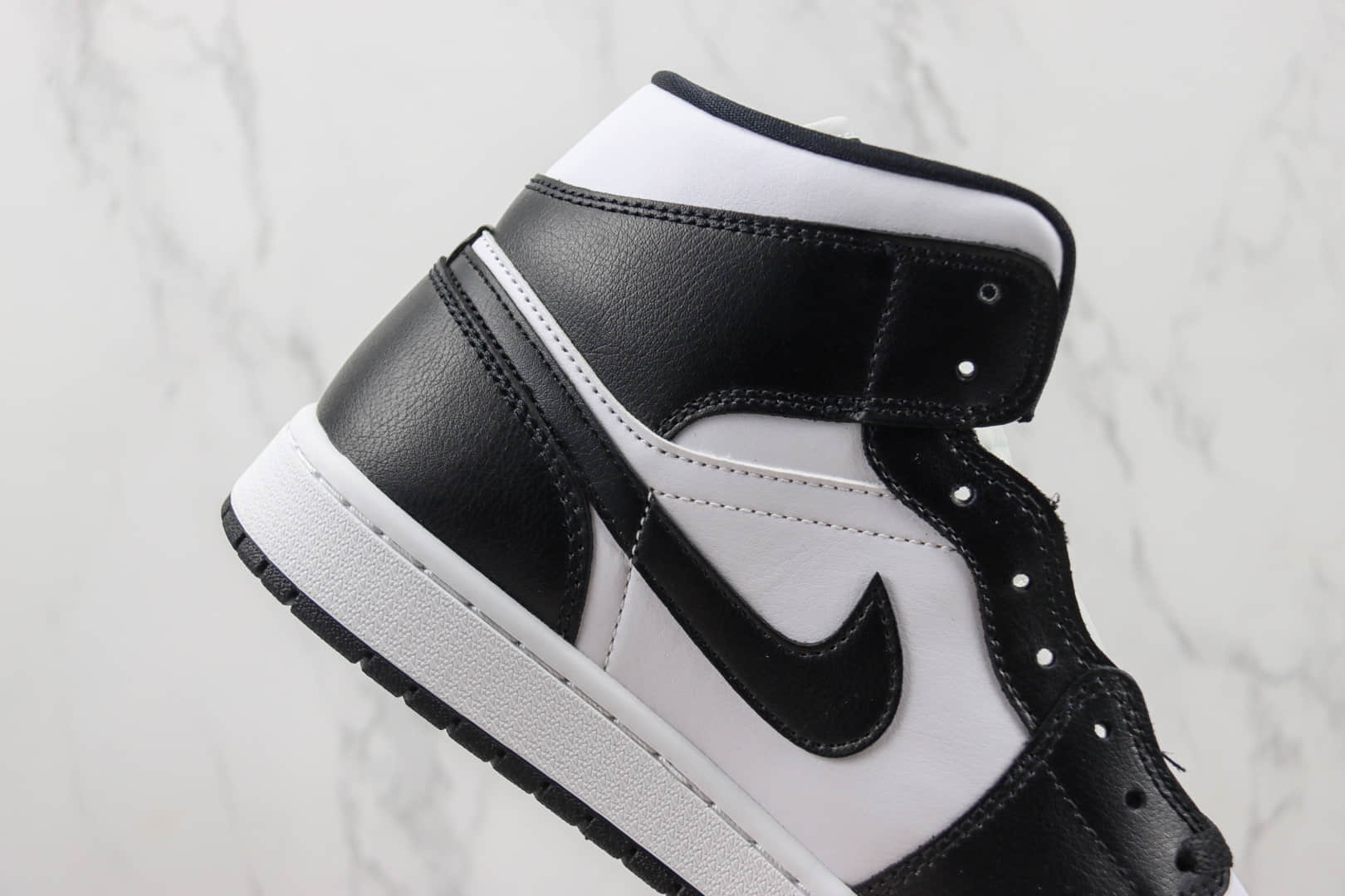 乔丹Air Jordan 1 Mid “Panda”纯原版本中帮AJ1黑白熊猫篮球鞋 莆田AJ货源 货号：DV0991-101