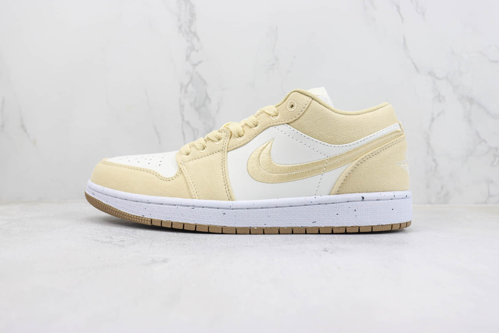 乔丹Air Jordan 1 Low纯原版本低帮AJ1米黄帆布刺绣板鞋 莆田AJ货源 货号：FN3722-701