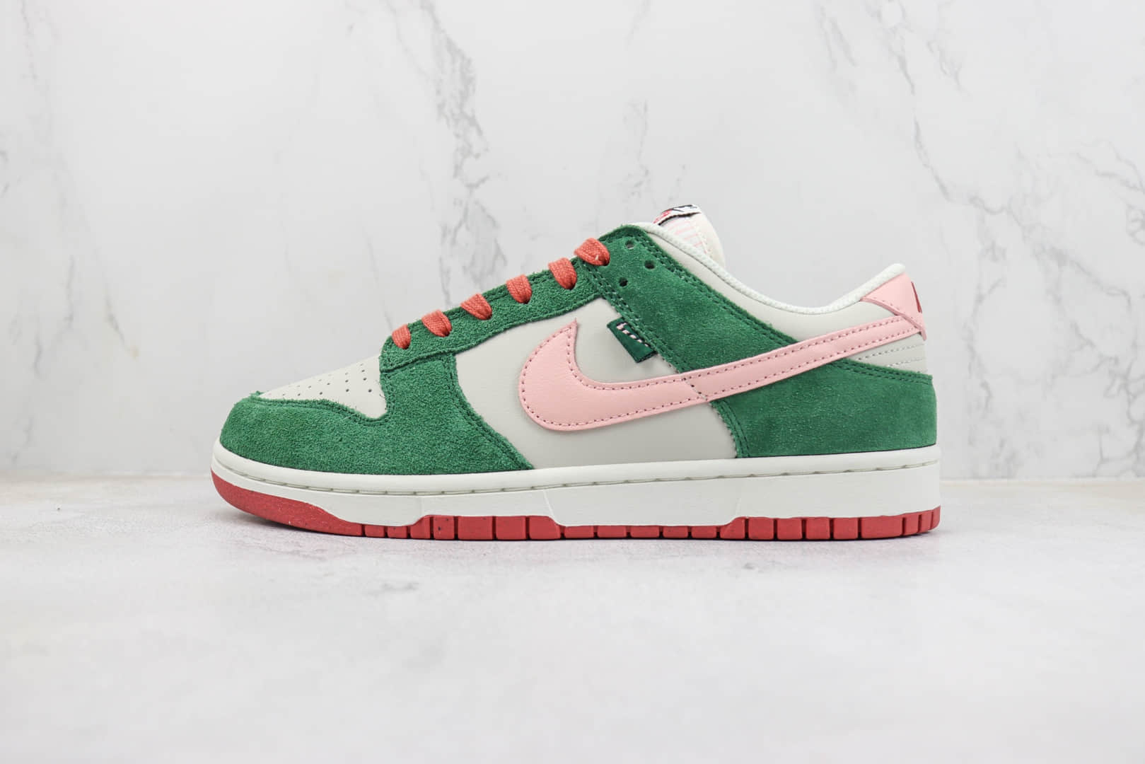 耐克Nike SB Dunk Low纯原版本低帮SB Dunk粉绿鸳鸯板鞋 莆田耐克货源 货号：FN8923-061