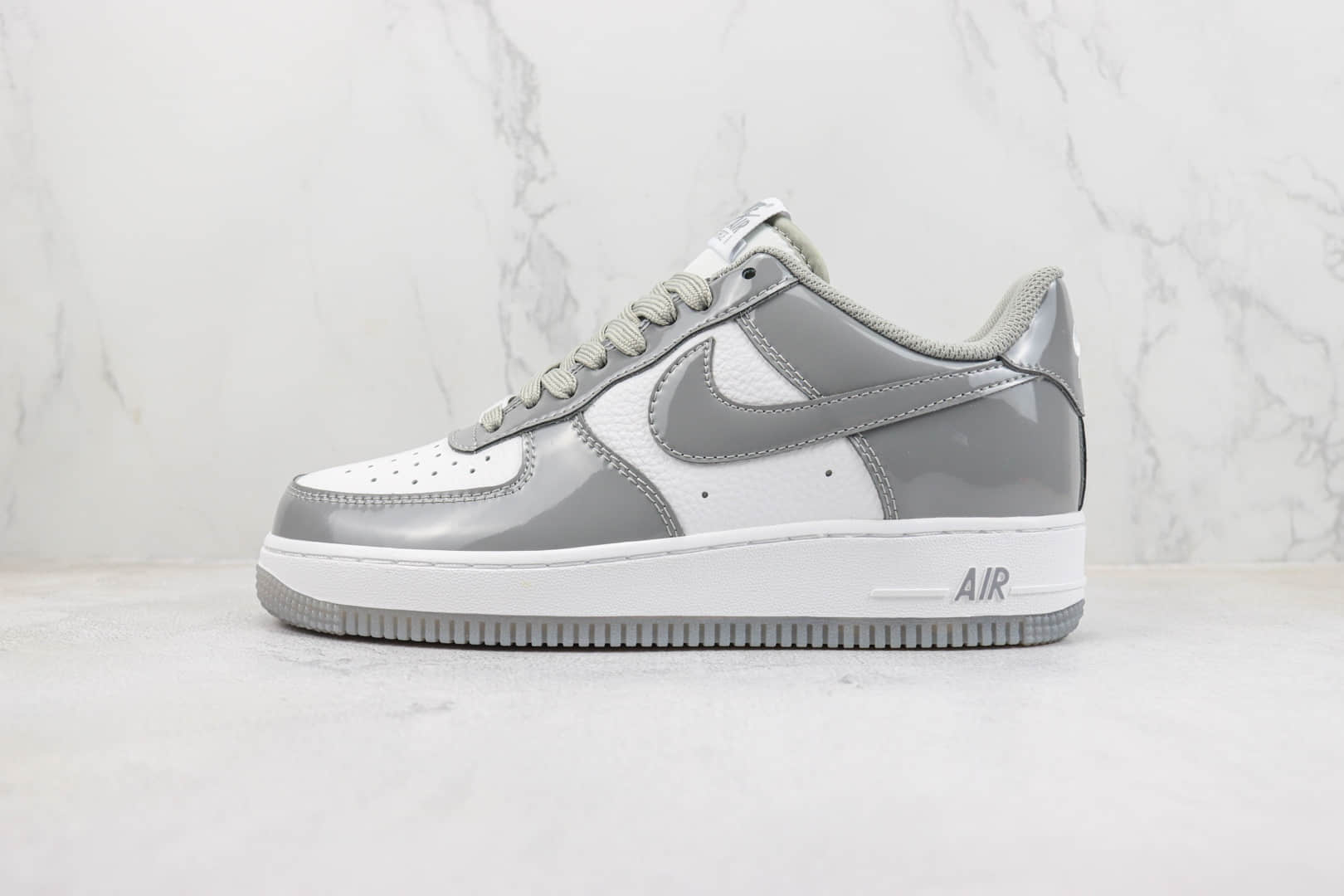 耐克Nike Air Force 1 Low纯原版本空军一号低帮AF1白灰漆皮亮面板鞋 莆田耐克货源 货号：HP3656-566