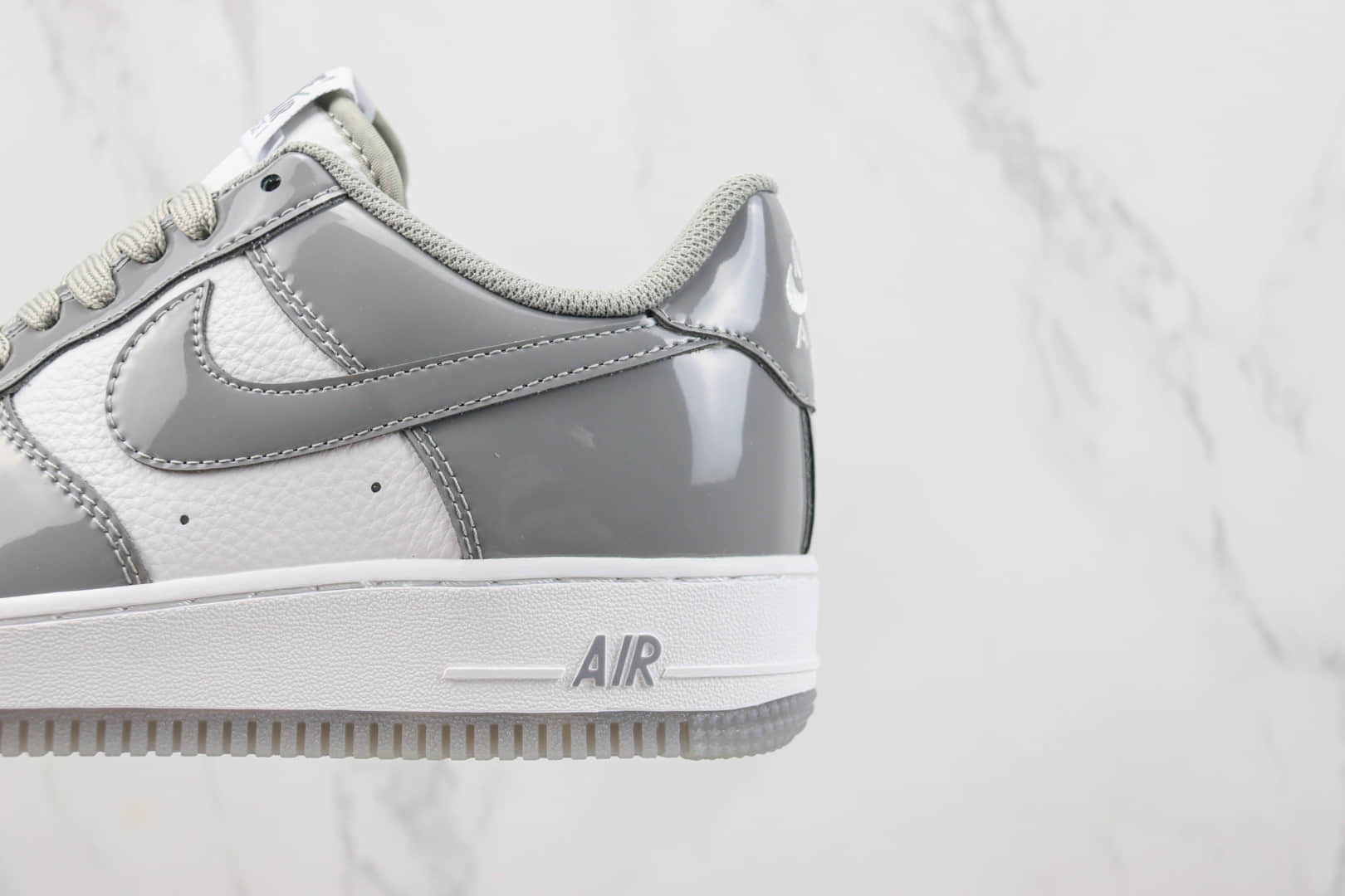 耐克Nike Air Force 1 Low纯原版本空军一号低帮AF1白灰漆皮亮面板鞋 莆田耐克货源 货号：HP3656-566