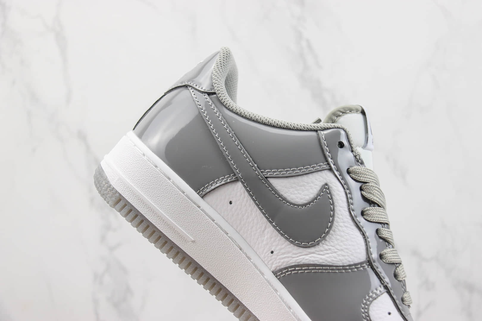 耐克Nike Air Force 1 Low纯原版本空军一号低帮AF1白灰漆皮亮面板鞋 莆田耐克货源 货号：HP3656-566