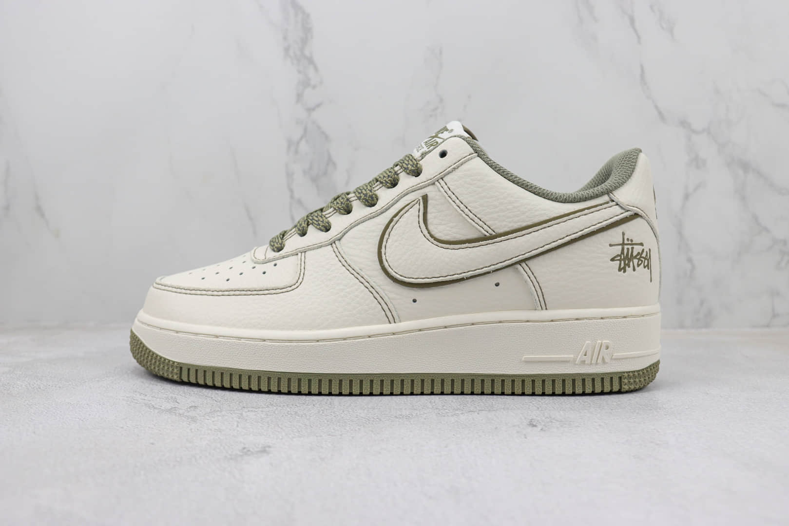 耐克Nike Air Force 1 Low纯原版本斯图西空军一号低帮AF1白橄榄绿3M反光板鞋 莆田耐克工厂 货号：UN1635-777