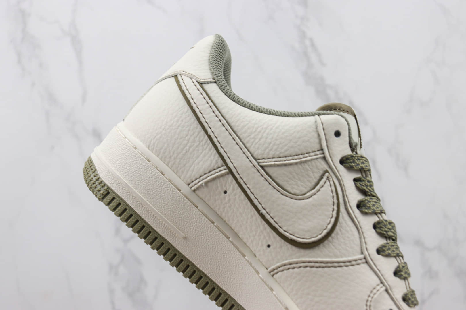 耐克Nike Air Force 1 Low纯原版本斯图西空军一号低帮AF1白橄榄绿3M反光板鞋 莆田耐克工厂 货号：UN1635-777