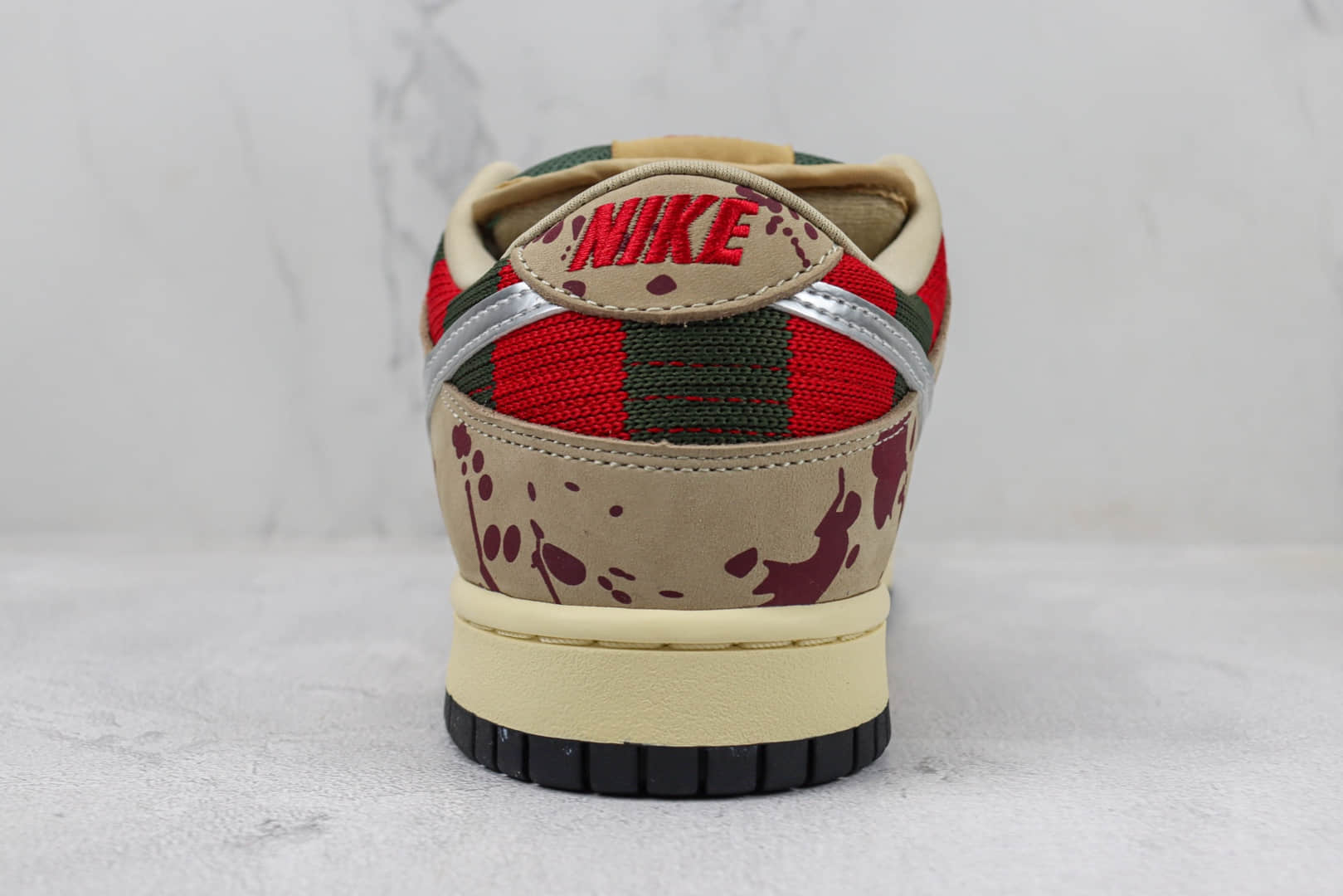 耐克Nike Dunk SB Low“Freddy Krueger”纯原版本低帮SB Dunk猛鬼街灰红板鞋 莆田耐克货源 货号：313170-202