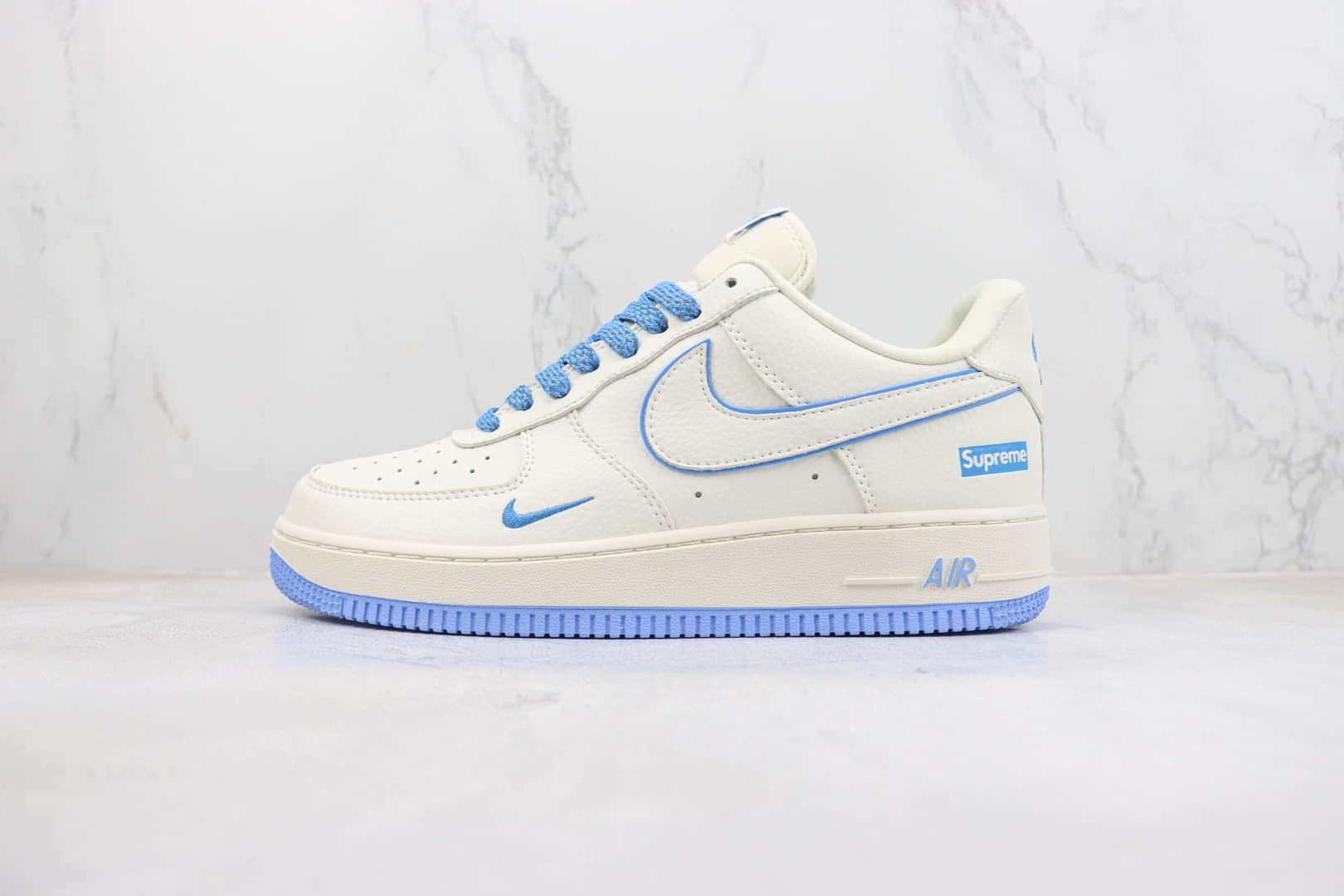 耐克Nike Air Force 1 Low纯原版本空军一号Supreme联名低帮AF1白蓝色板鞋 莆田耐克工厂 货号：AE1686-111