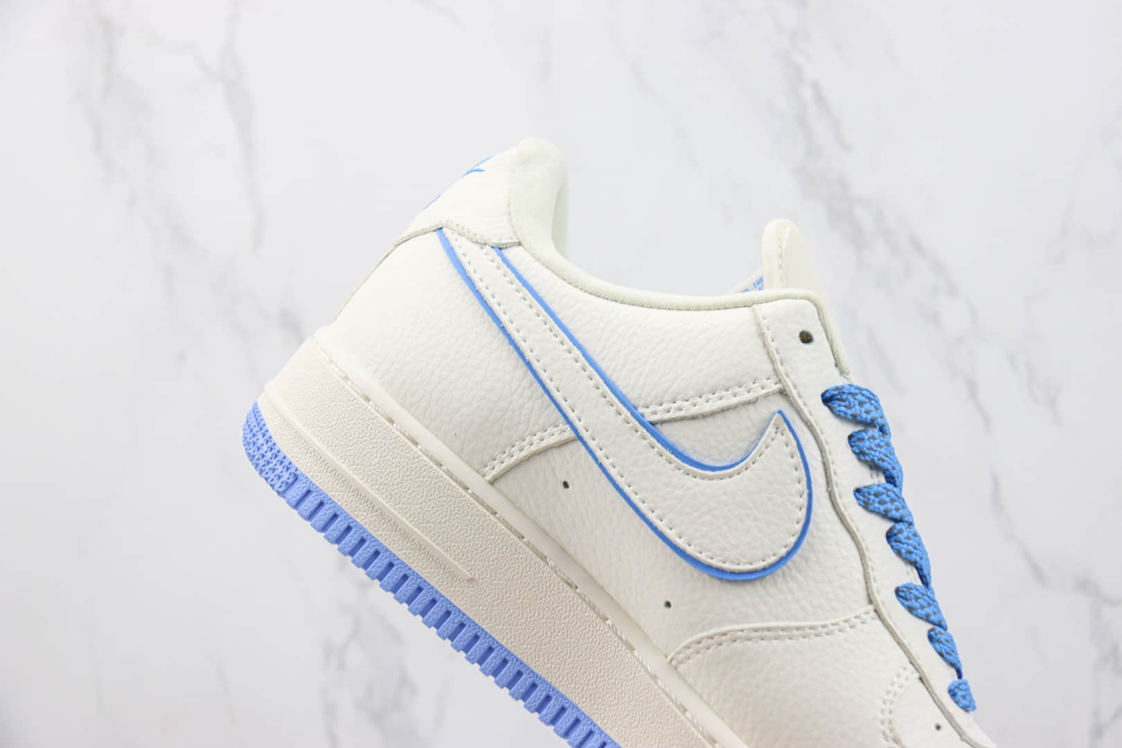 耐克Nike Air Force 1 Low纯原版本空军一号Supreme联名低帮AF1白蓝色板鞋 莆田耐克工厂 货号：AE1686-111