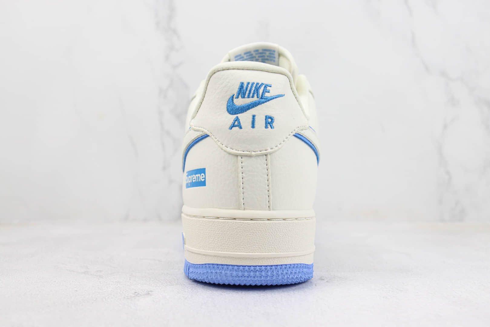 耐克Nike Air Force 1 Low纯原版本空军一号Supreme联名低帮AF1白蓝色板鞋 莆田耐克工厂 货号：AE1686-111