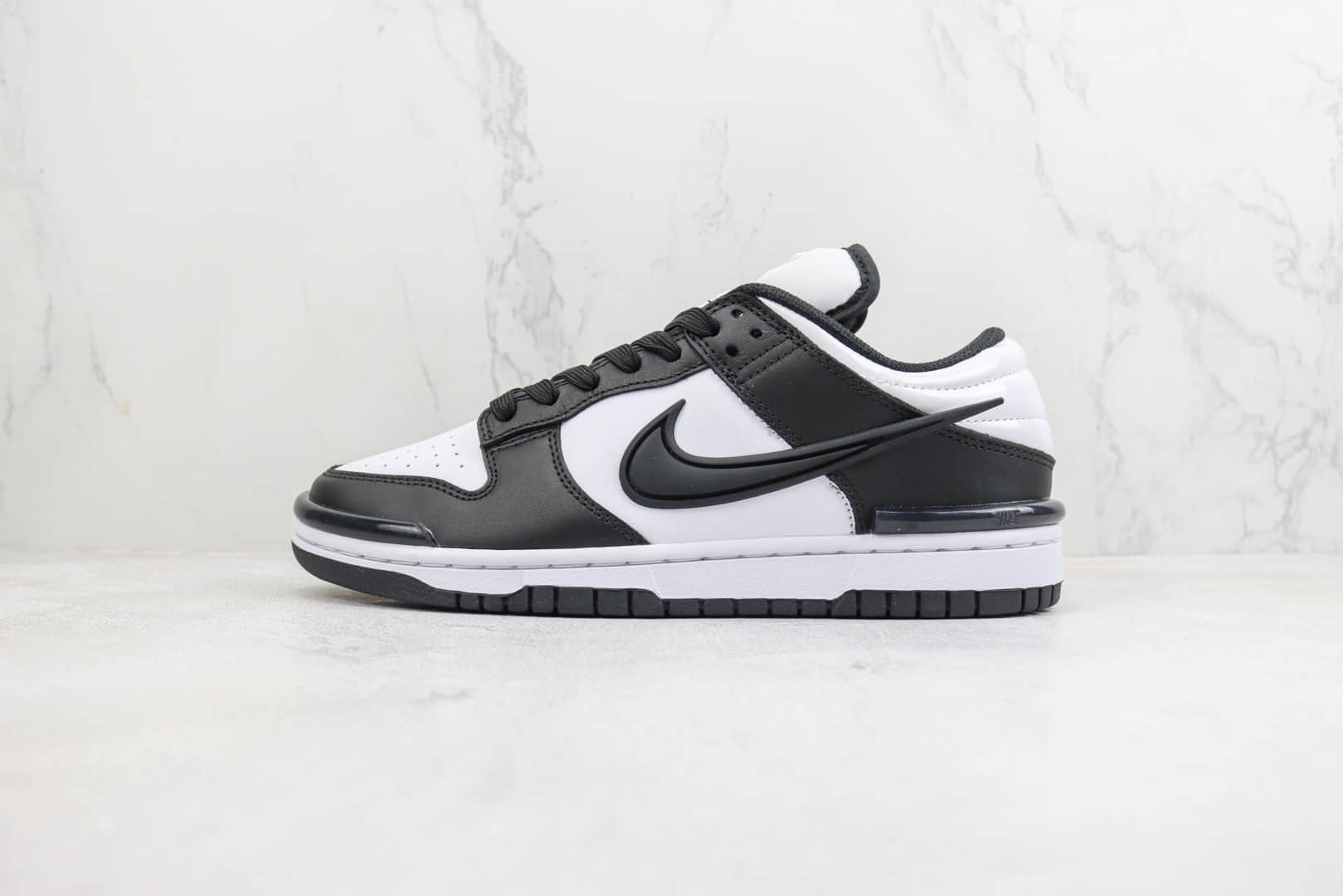 耐克Nike SB Dunk Low Twist“Panda”纯原版本低帮SB Dunk黑白熊猫立体勾子板鞋 莆田耐克货源 货号：DZ2794-001