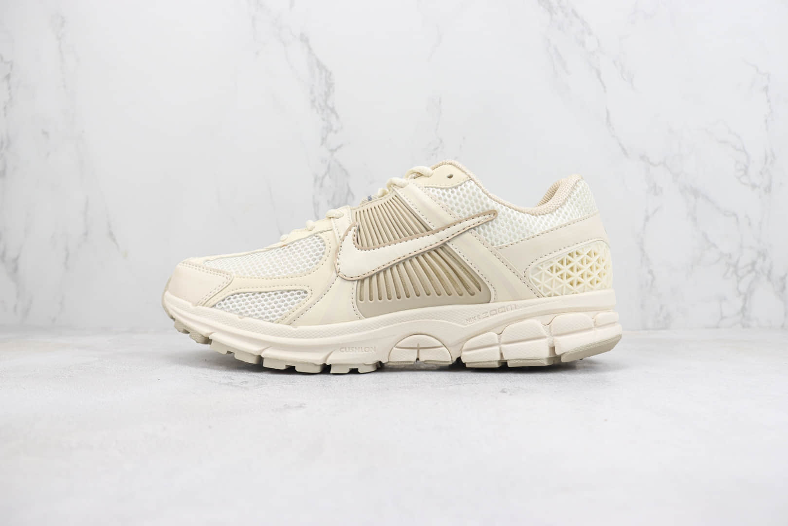 耐克Nike Zoom Vomero 5“Sail”纯原版本佛莫罗5代卡其色复古慢跑鞋 莆田耐克工厂 货号：FQ6868-111