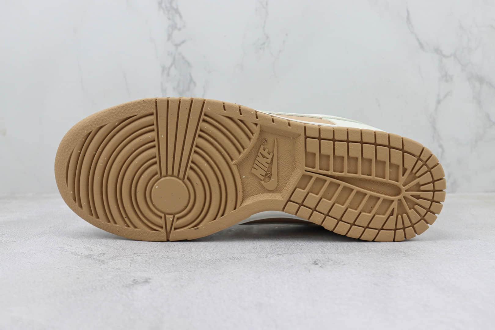 耐克Nike SB Dunk Low纯原版本低帮SB Dunk奶茶白棕色休闲板鞋 莆田耐克工厂 货号：DD1873-200