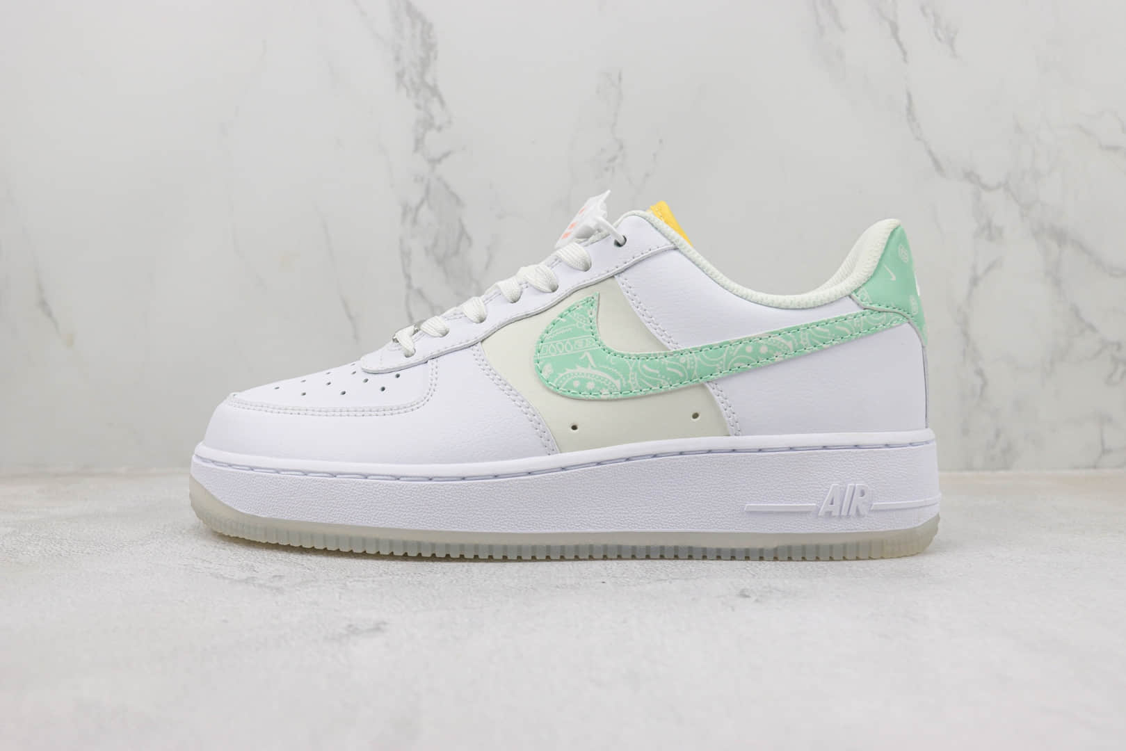 耐克Nike Air Force 1 Low纯原版本空军一号低帮AF1白绿腰果花板鞋 莆田耐克货源 货号：FJ7706-131