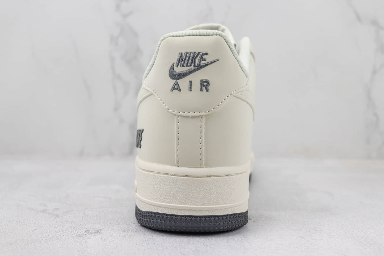 耐克Nike Air Force 1 Low纯原版本空军一号低帮AF1米灰色板鞋 莆田耐克货源 货号：TV2306-253